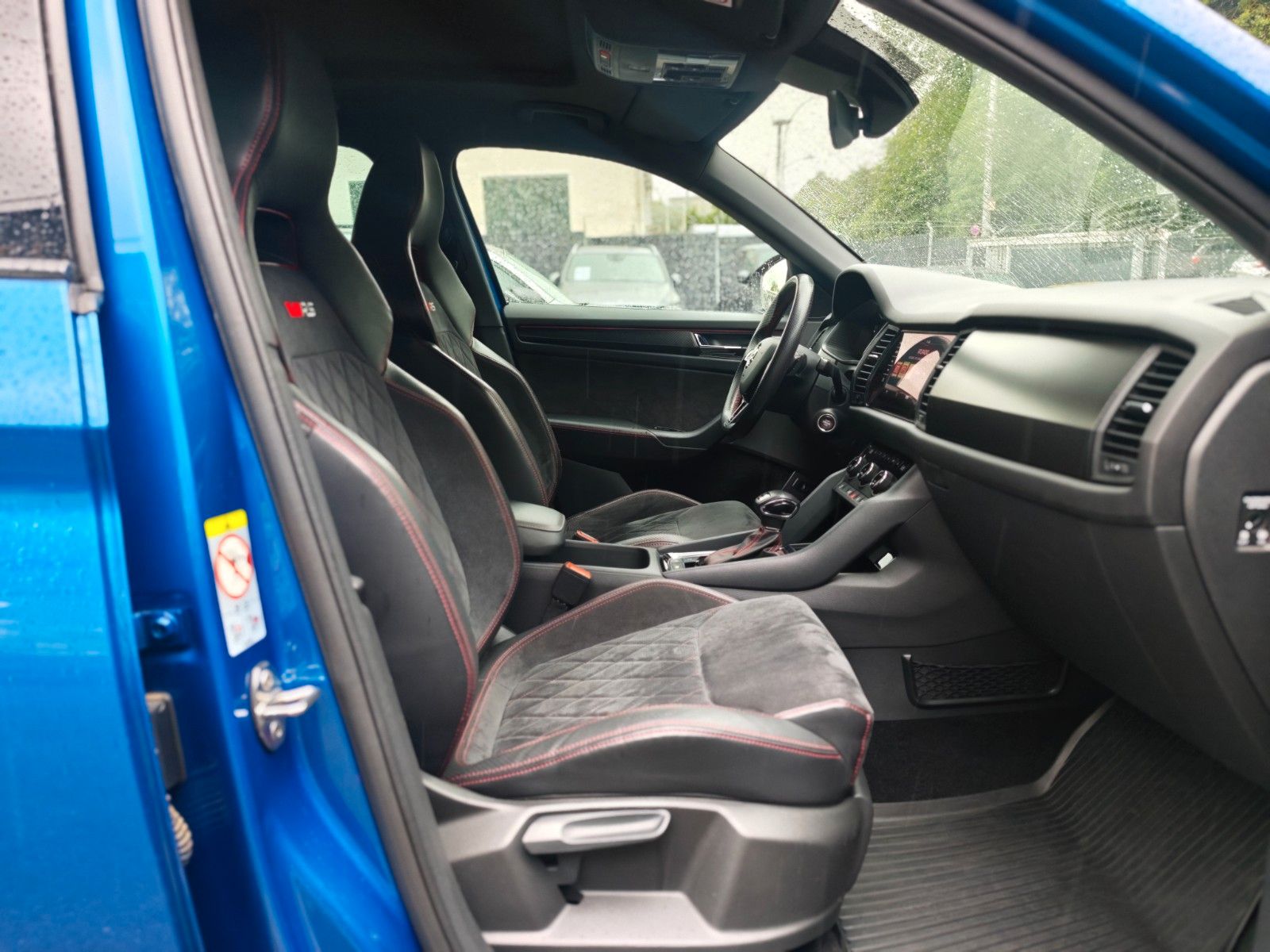 Fahrzeugabbildung SKODA KODIAQ RS 4x4 *AUT*PANO*360°*AHK*4xSHZ*