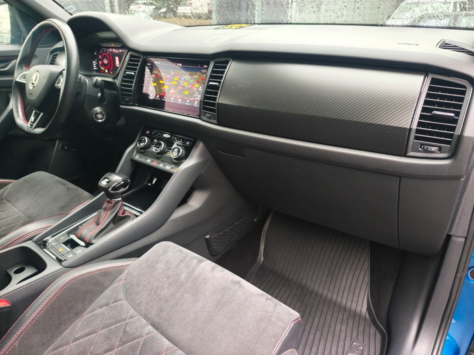 Fahrzeugabbildung SKODA KODIAQ RS 4x4 *AUT*PANO*360°*AHK*4xSHZ*