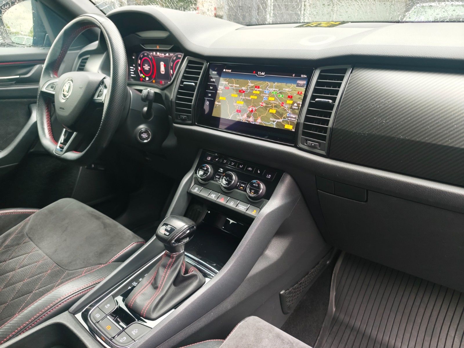 Fahrzeugabbildung SKODA KODIAQ RS 4x4 *AUT*PANO*360°*AHK*4xSHZ*