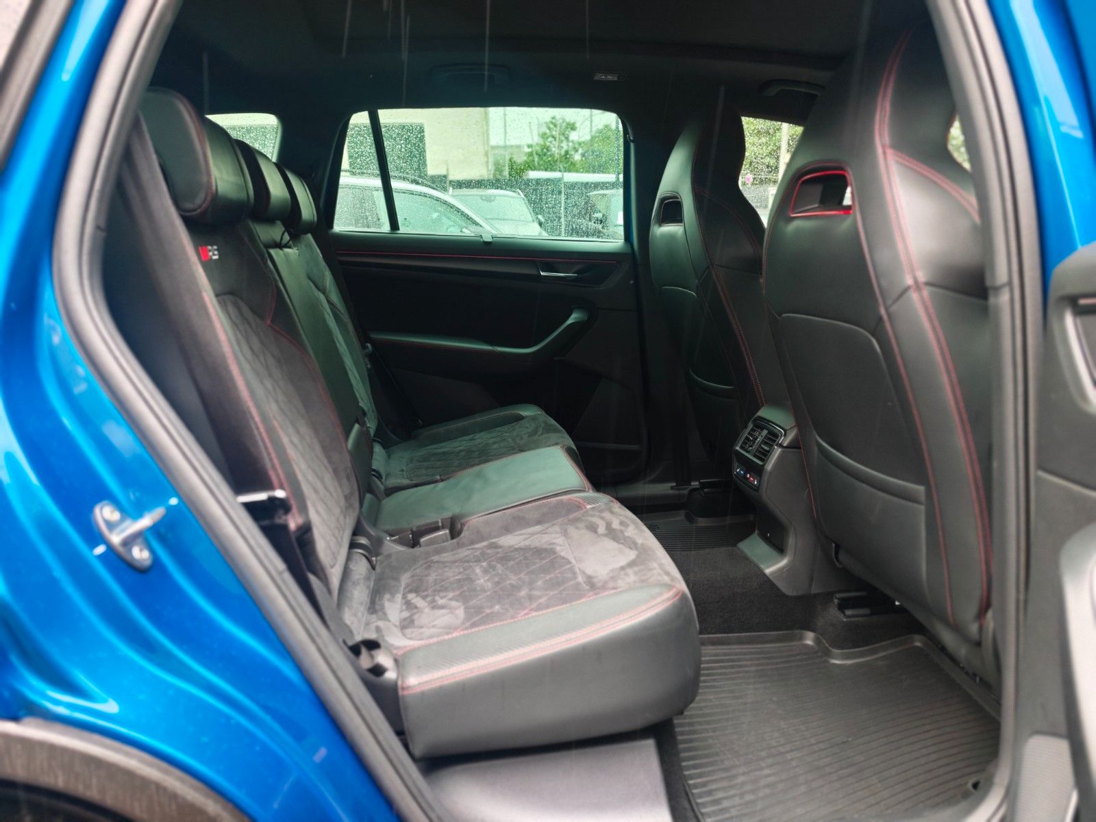Fahrzeugabbildung SKODA KODIAQ RS 4x4 *AUT*PANO*360°*AHK*4xSHZ*