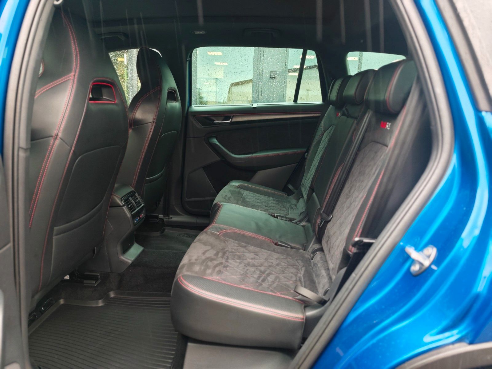 Fahrzeugabbildung SKODA KODIAQ RS 4x4 *AUT*PANO*360°*AHK*4xSHZ*