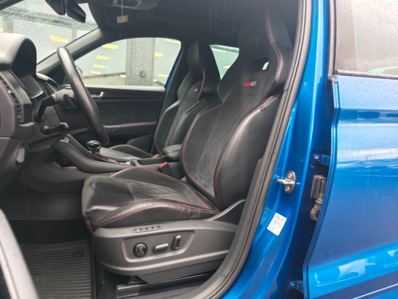 Fahrzeugabbildung SKODA KODIAQ RS 4x4 *AUT*PANO*360°*AHK*4xSHZ*