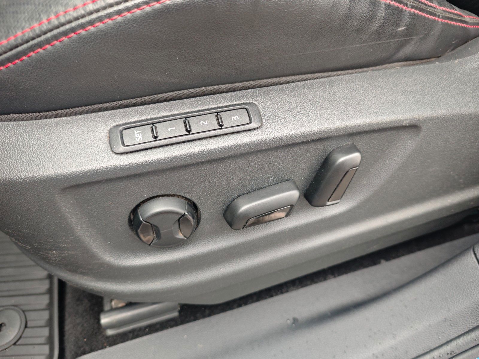 Fahrzeugabbildung SKODA KODIAQ RS 4x4 *AUT*PANO*360°*AHK*4xSHZ*
