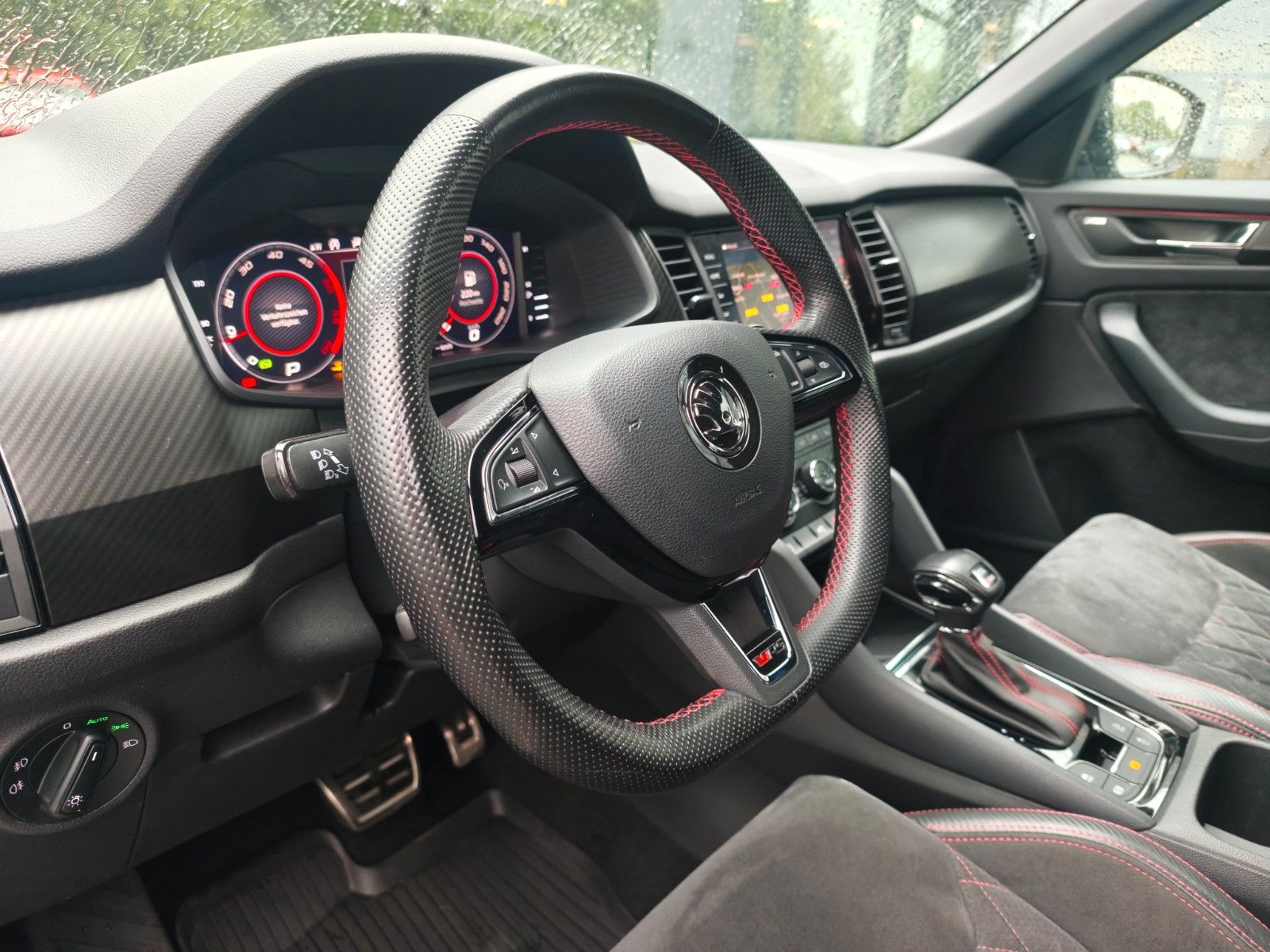 Fahrzeugabbildung SKODA KODIAQ RS 4x4 *AUT*PANO*360°*AHK*4xSHZ*