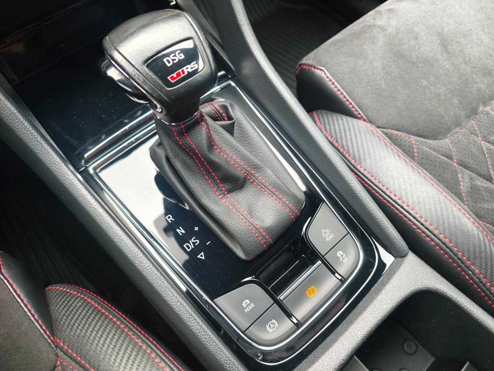 Fahrzeugabbildung SKODA KODIAQ RS 4x4 *AUT*PANO*360°*AHK*4xSHZ*