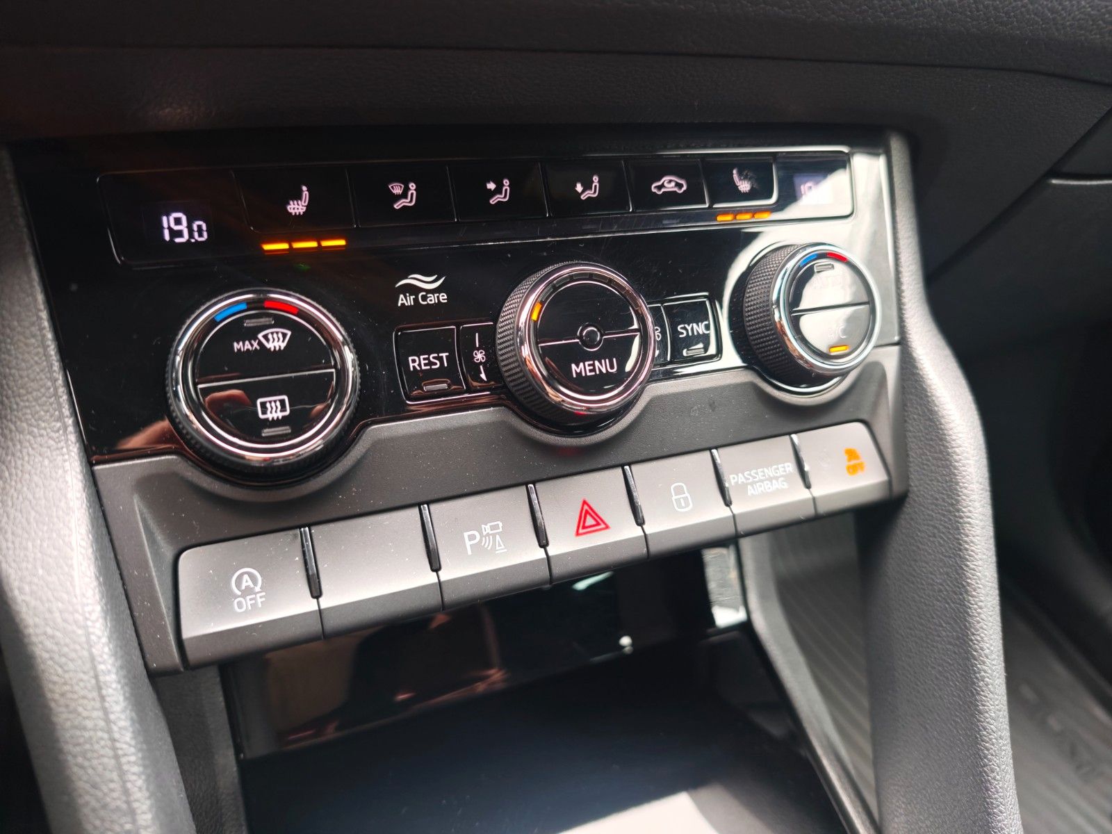 Fahrzeugabbildung SKODA KODIAQ RS 4x4 *AUT*PANO*360°*AHK*4xSHZ*