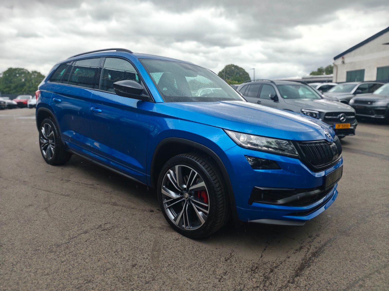 Fahrzeugabbildung SKODA KODIAQ RS 4x4 *AUT*PANO*360°*AHK*4xSHZ*