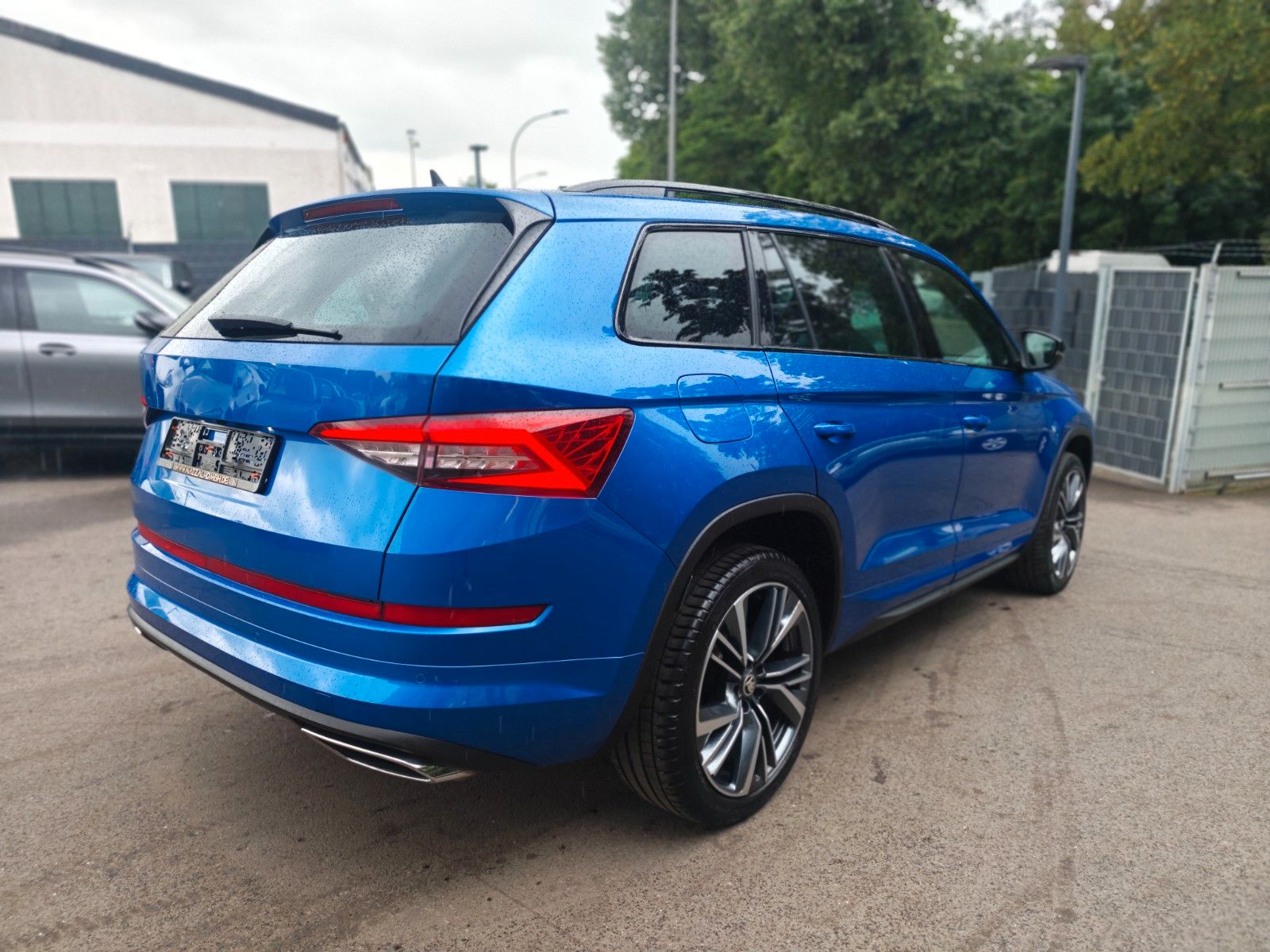 Fahrzeugabbildung SKODA KODIAQ RS 4x4 *AUT*PANO*360°*AHK*4xSHZ*