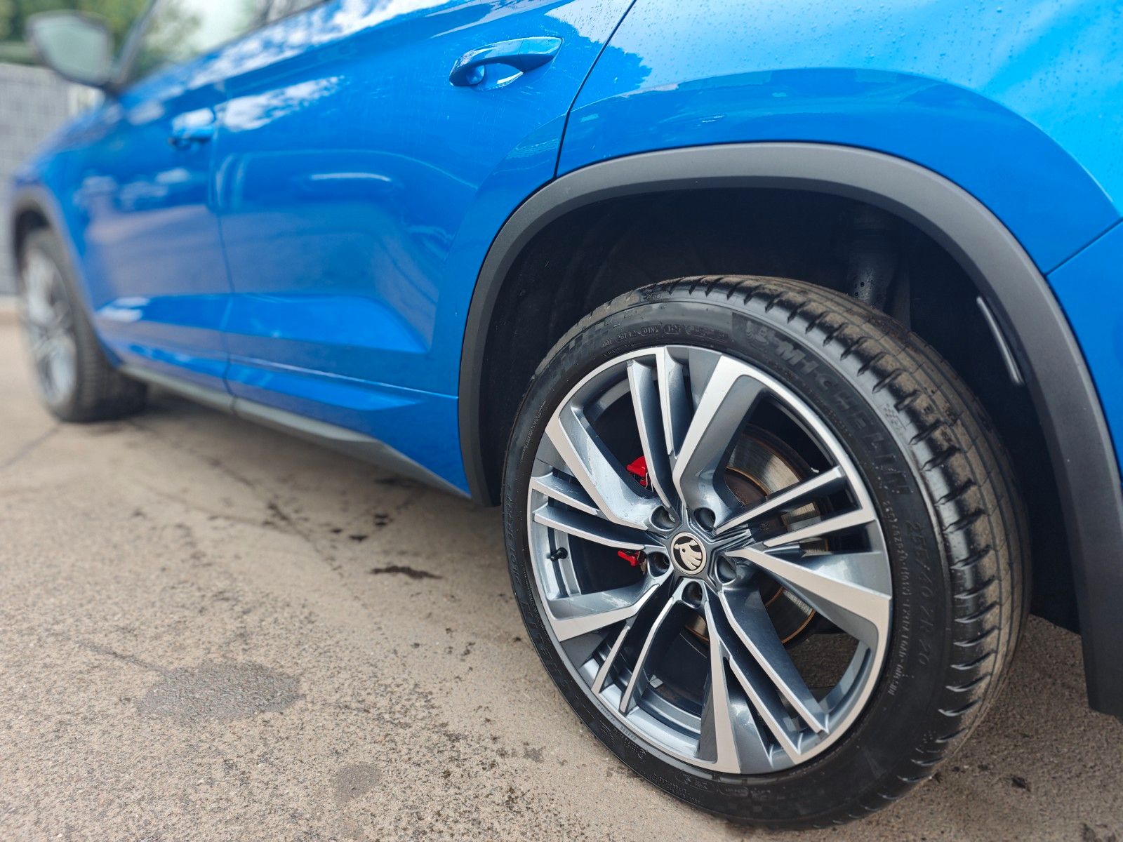 Fahrzeugabbildung SKODA KODIAQ RS 4x4 *AUT*PANO*360°*AHK*4xSHZ*
