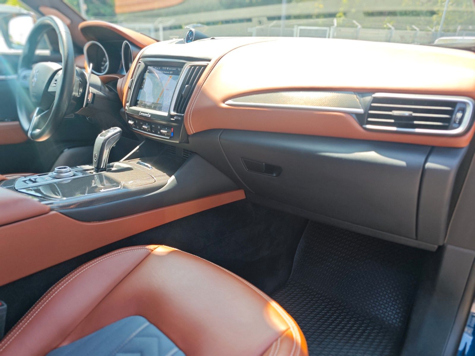 Fahrzeugabbildung Maserati LEVANTE DIESEL *PANO*AUT*LEDER*NAVI*KAM*LUFT*