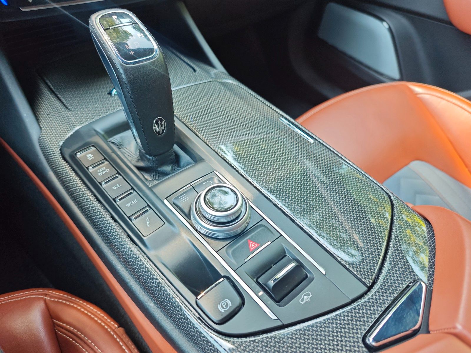 Fahrzeugabbildung Maserati LEVANTE DIESEL *PANO*AUT*LEDER*NAVI*KAM*LUFT*