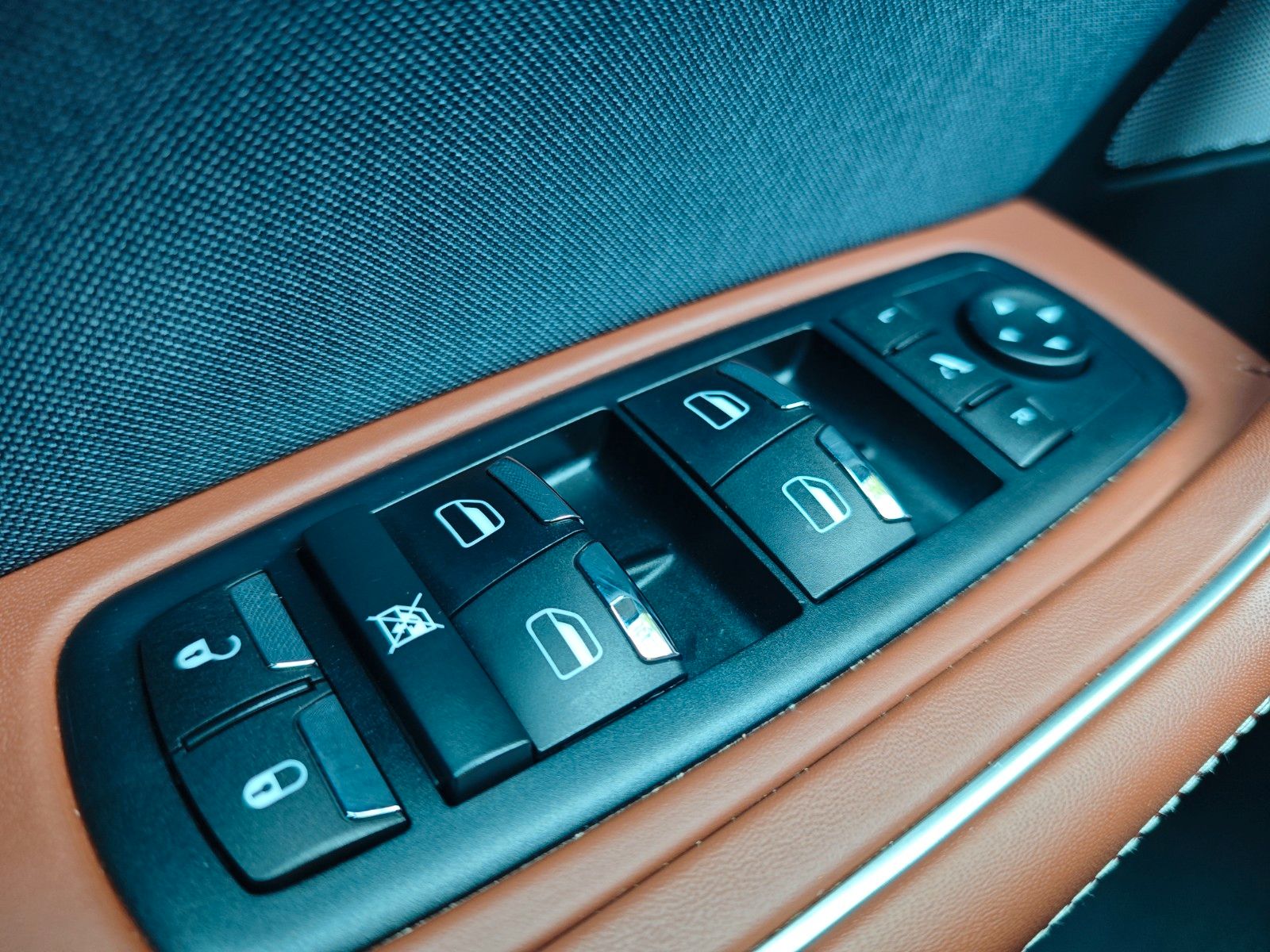Fahrzeugabbildung Maserati LEVANTE DIESEL *PANO*AUT*LEDER*NAVI*KAM*LUFT*
