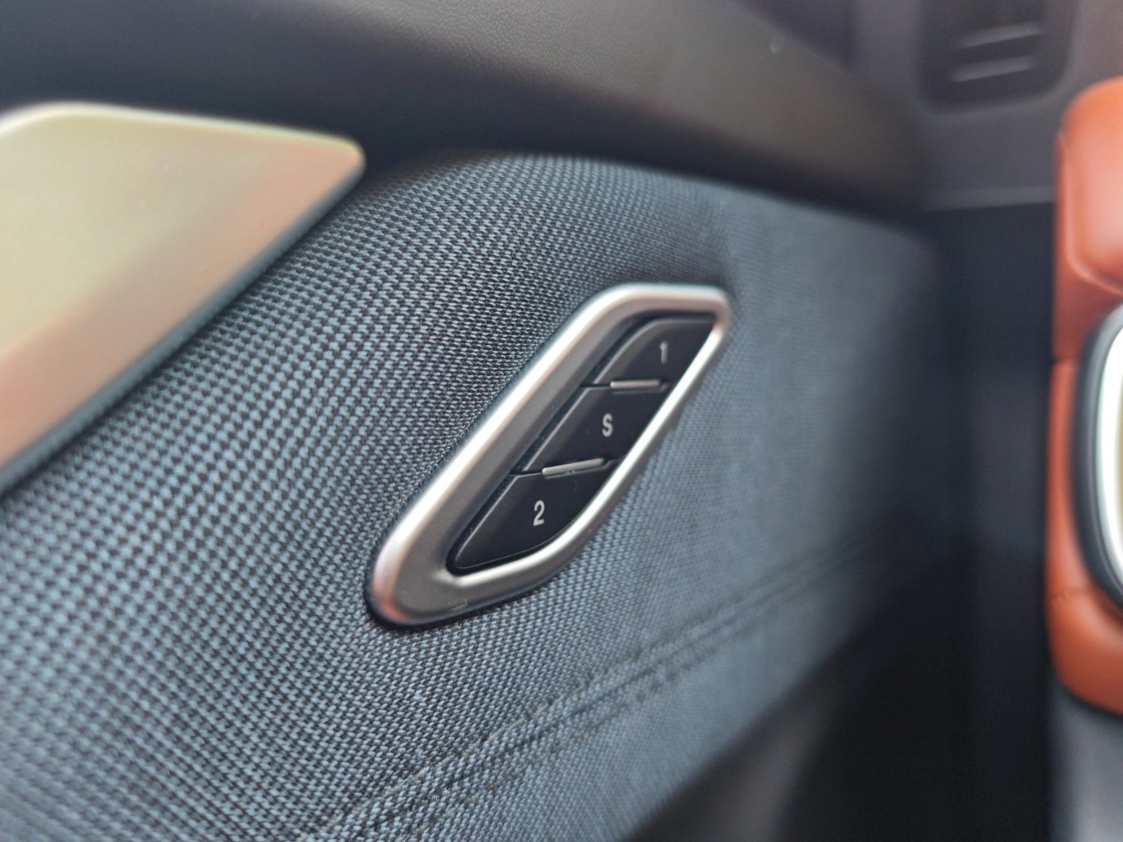 Fahrzeugabbildung Maserati LEVANTE DIESEL *PANO*AUT*LEDER*NAVI*KAM*LUFT*