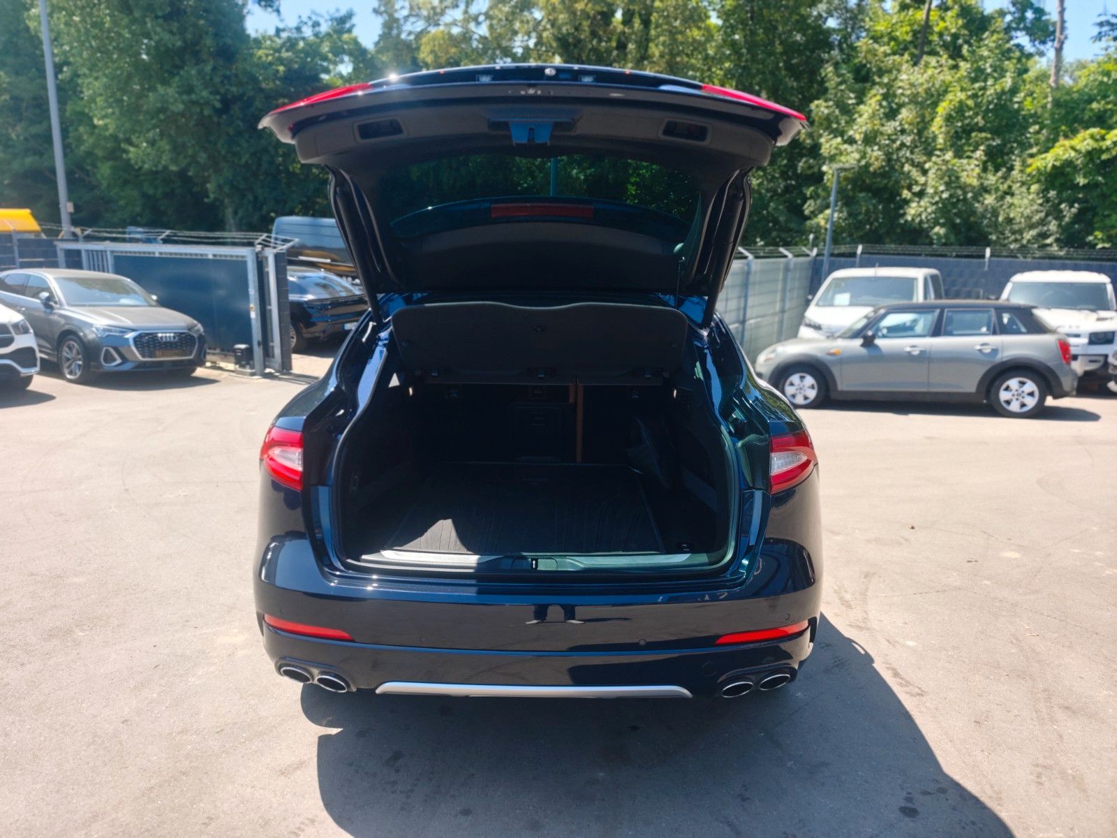 Fahrzeugabbildung Maserati LEVANTE DIESEL *PANO*AUT*LEDER*NAVI*KAM*LUFT*