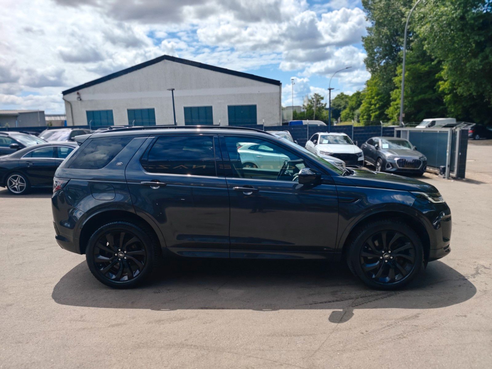 Fahrzeugabbildung Land Rover DISCOVERY SPORT DYNAMIC HSE *BLACK PACK*7.SITZE*