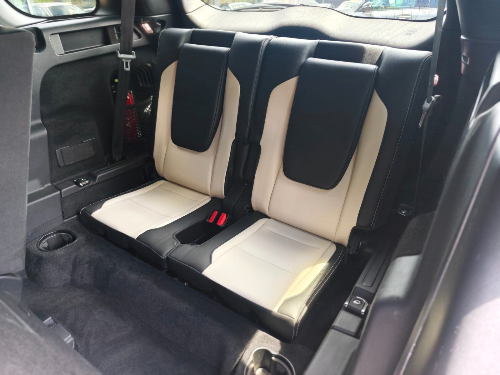 Fahrzeugabbildung Land Rover DISCOVERY SPORT DYNAMIC HSE *BLACK PACK*7.SITZE*