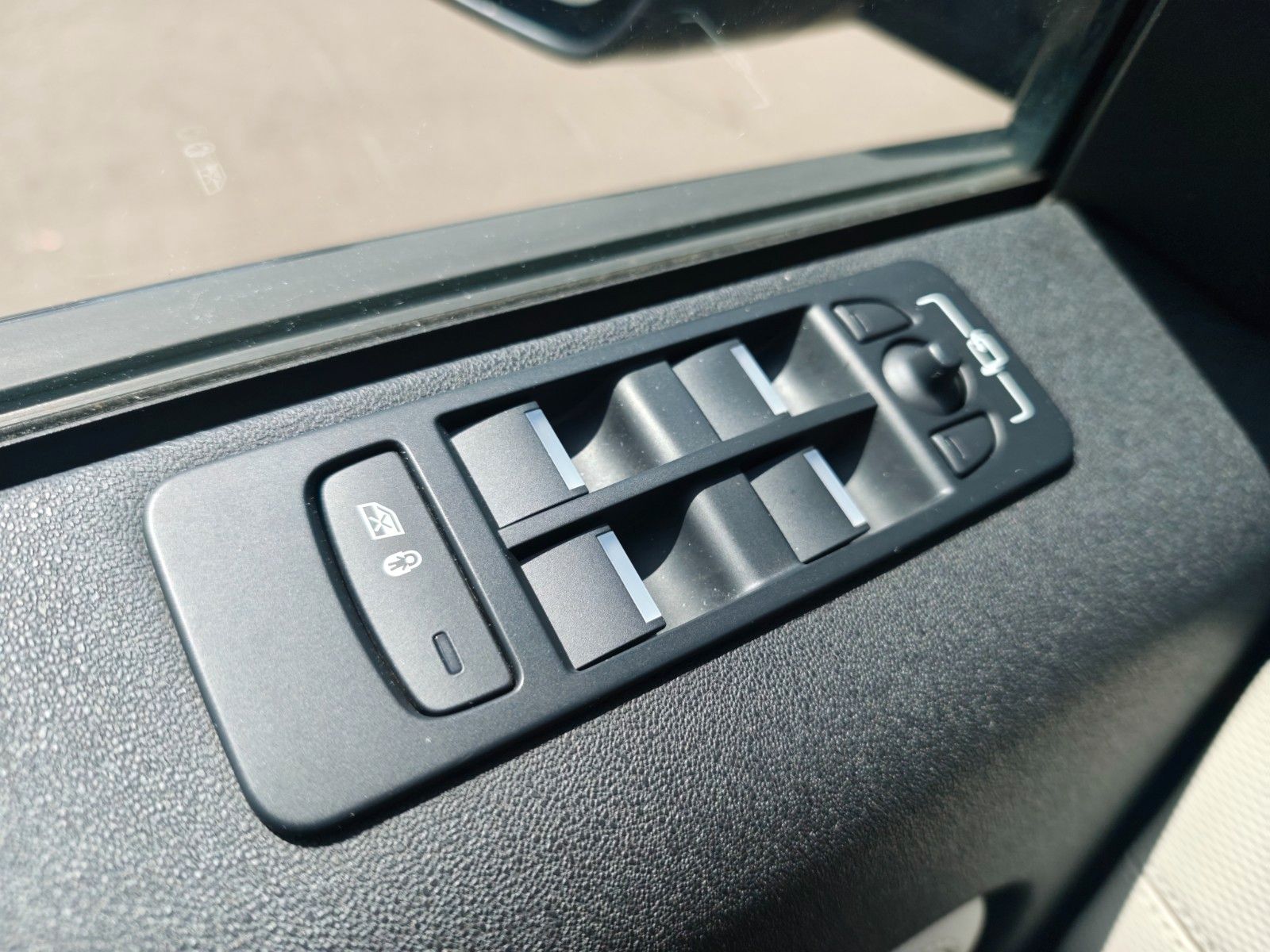 Fahrzeugabbildung Land Rover DISCOVERY SPORT DYNAMIC HSE *BLACK PACK*7.SITZE*