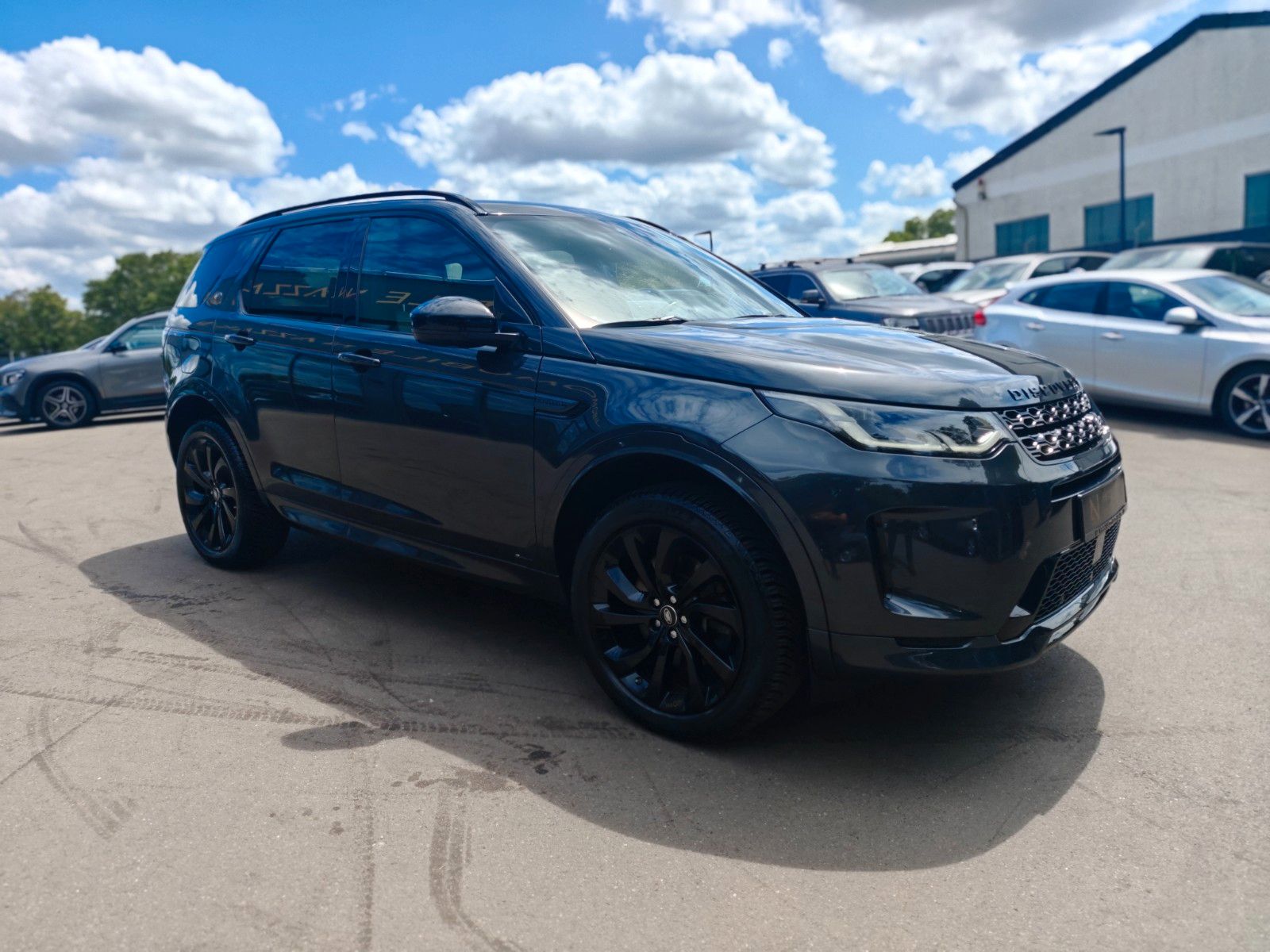Fahrzeugabbildung Land Rover DISCOVERY SPORT DYNAMIC HSE *BLACK PACK*7.SITZE*