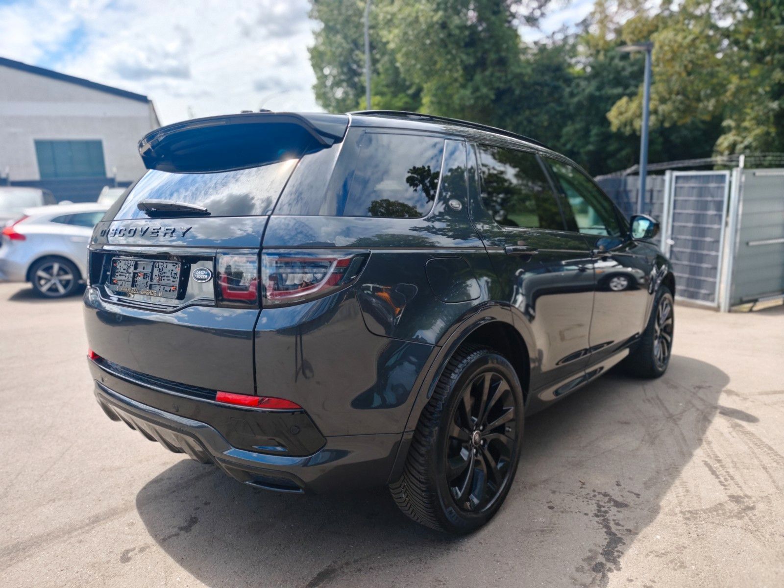 Fahrzeugabbildung Land Rover DISCOVERY SPORT DYNAMIC HSE *BLACK PACK*7.SITZE*