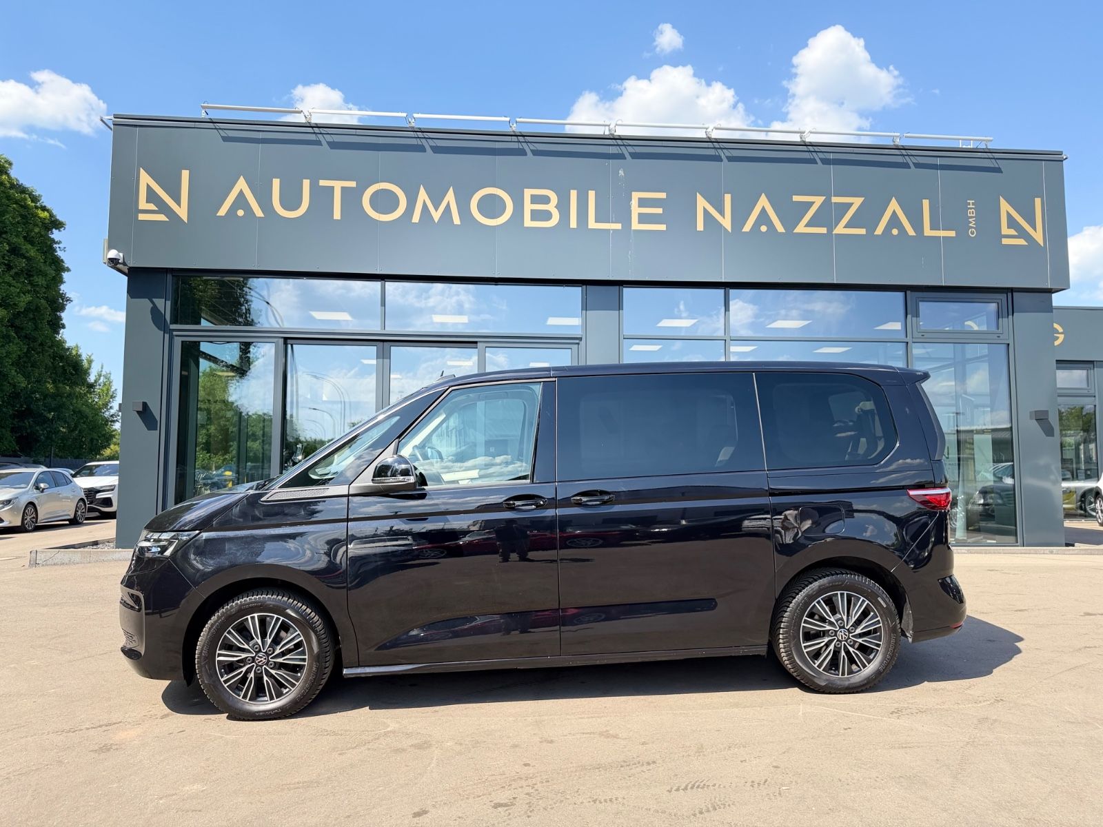 Fahrzeugabbildung Volkswagen T7 MULTIVAN*AUT.*2XSCHIEBETÜREN*AHK*LED*7.SITZER
