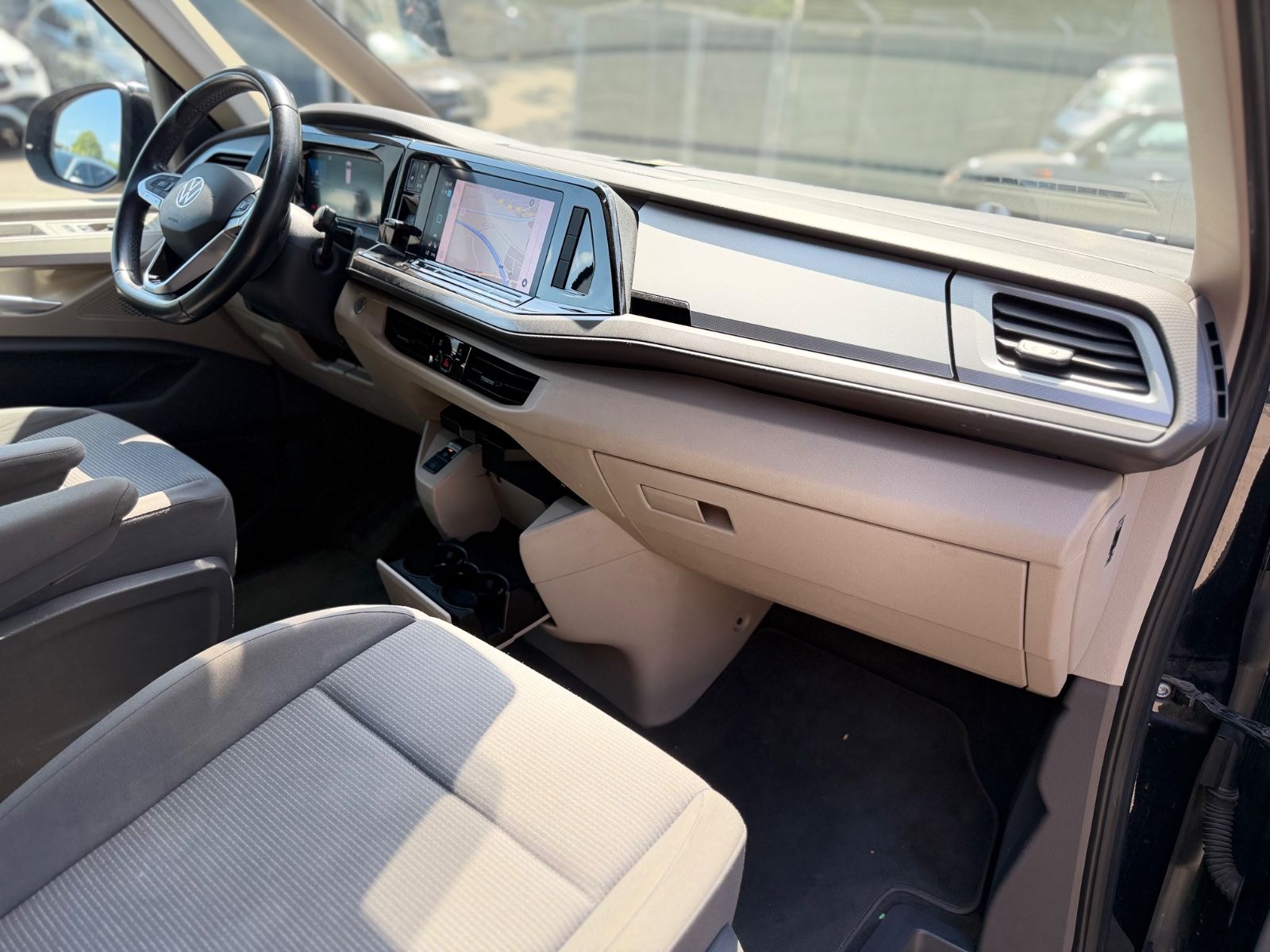 Fahrzeugabbildung Volkswagen T7 MULTIVAN*AUT.*2XSCHIEBETÜREN*AHK*LED*7.SITZER