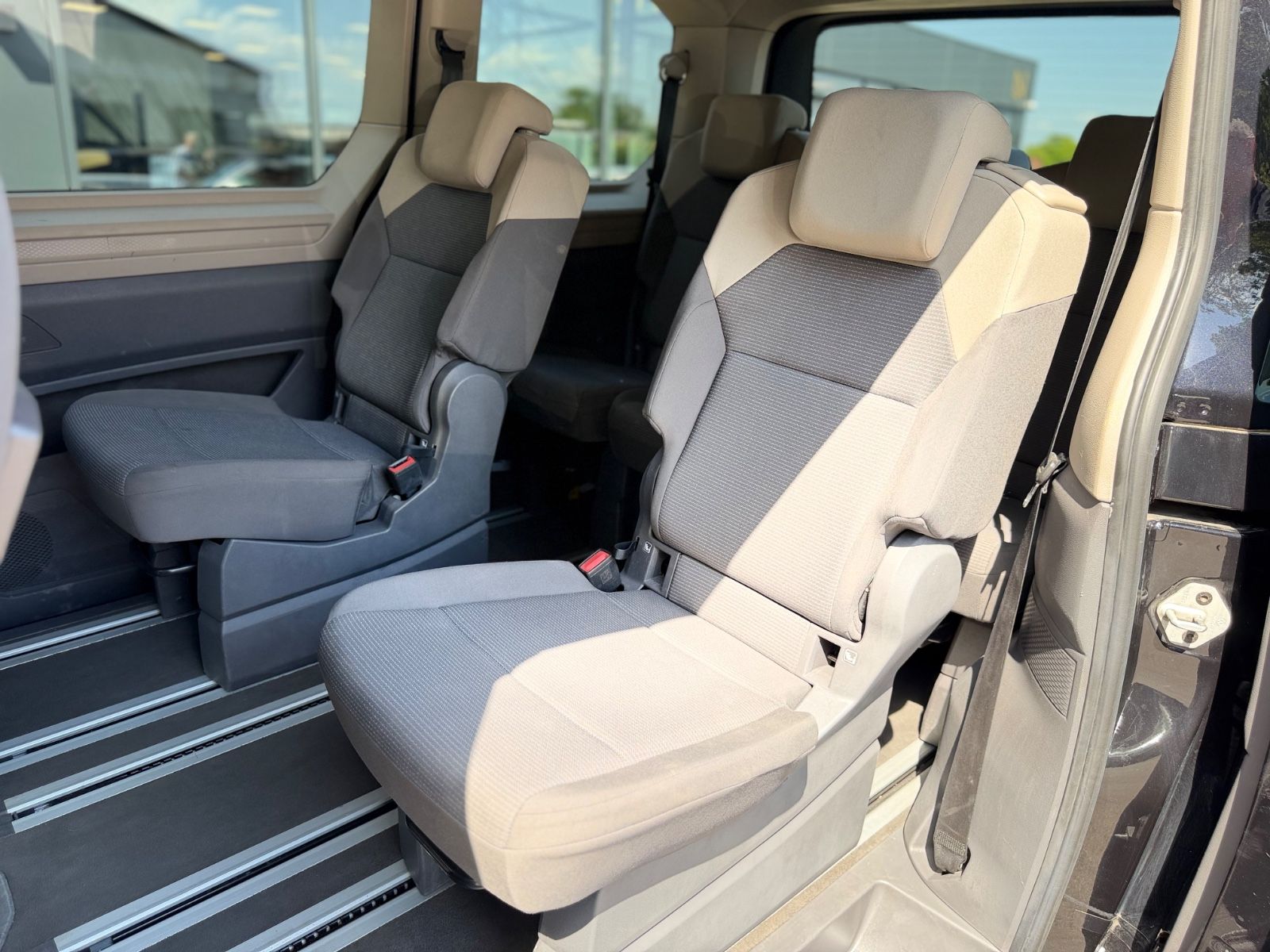 Fahrzeugabbildung Volkswagen T7 MULTIVAN*AUT.*2XSCHIEBETÜREN*AHK*LED*7.SITZER
