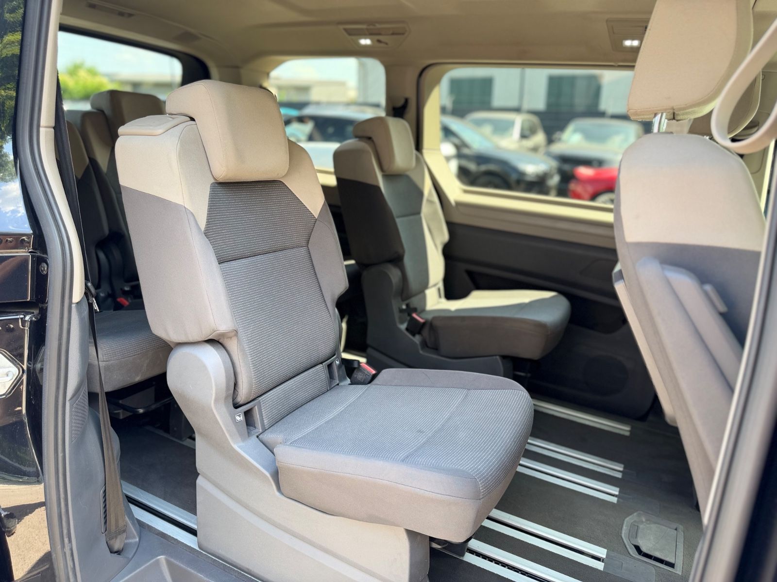 Fahrzeugabbildung Volkswagen T7 MULTIVAN*AUT.*2XSCHIEBETÜREN*AHK*LED*7.SITZER