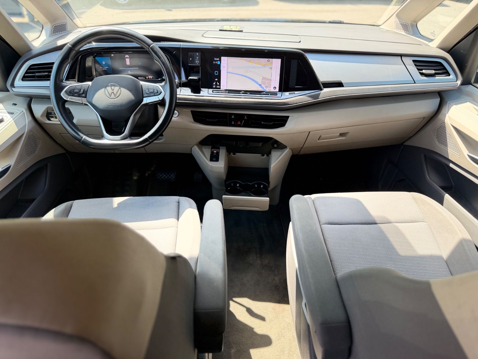 Fahrzeugabbildung Volkswagen T7 MULTIVAN*AUT.*2XSCHIEBETÜREN*AHK*LED*7.SITZER