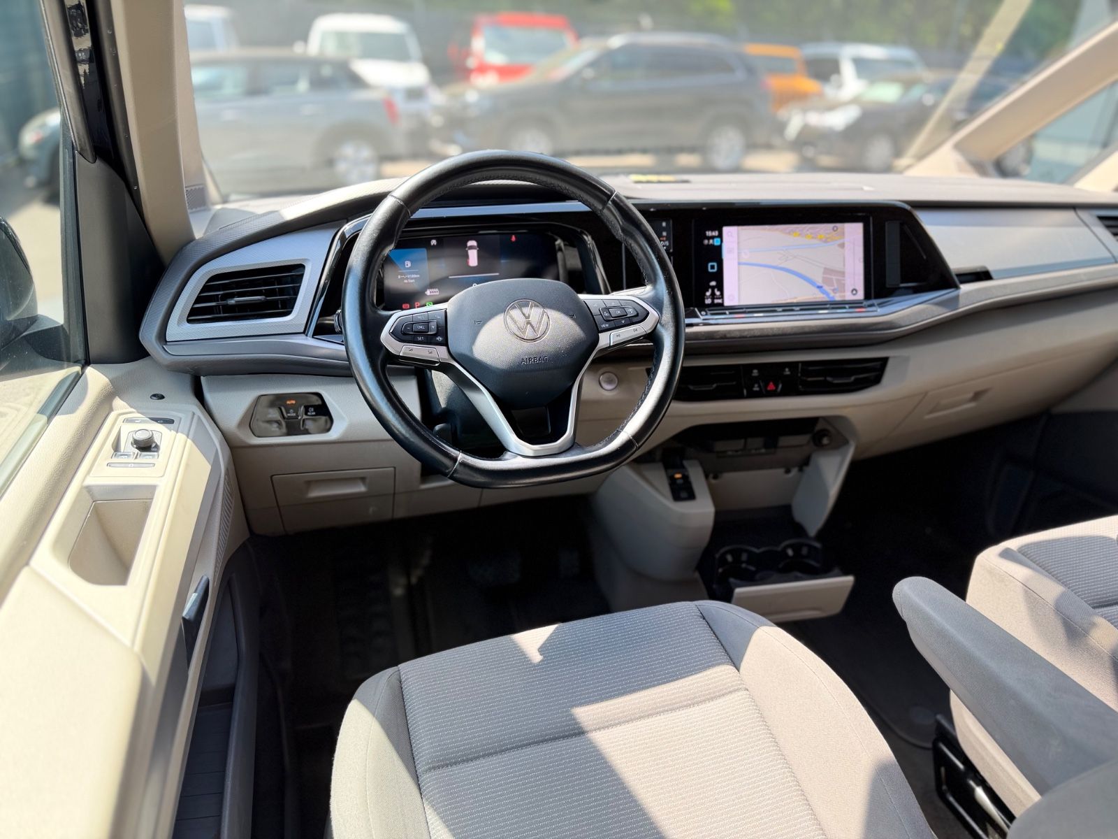 Fahrzeugabbildung Volkswagen T7 MULTIVAN*AUT.*2XSCHIEBETÜREN*AHK*LED*7.SITZER