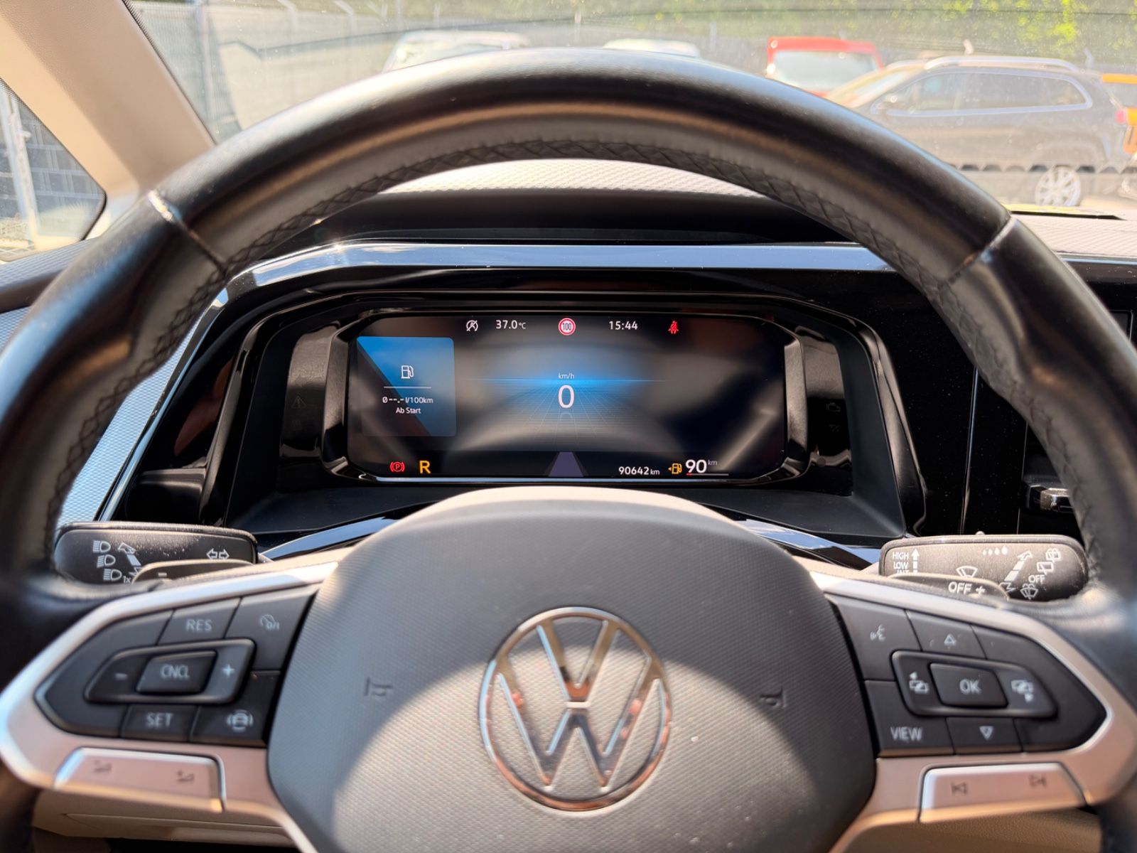 Fahrzeugabbildung Volkswagen T7 MULTIVAN*AUT.*2XSCHIEBETÜREN*AHK*LED*7.SITZER