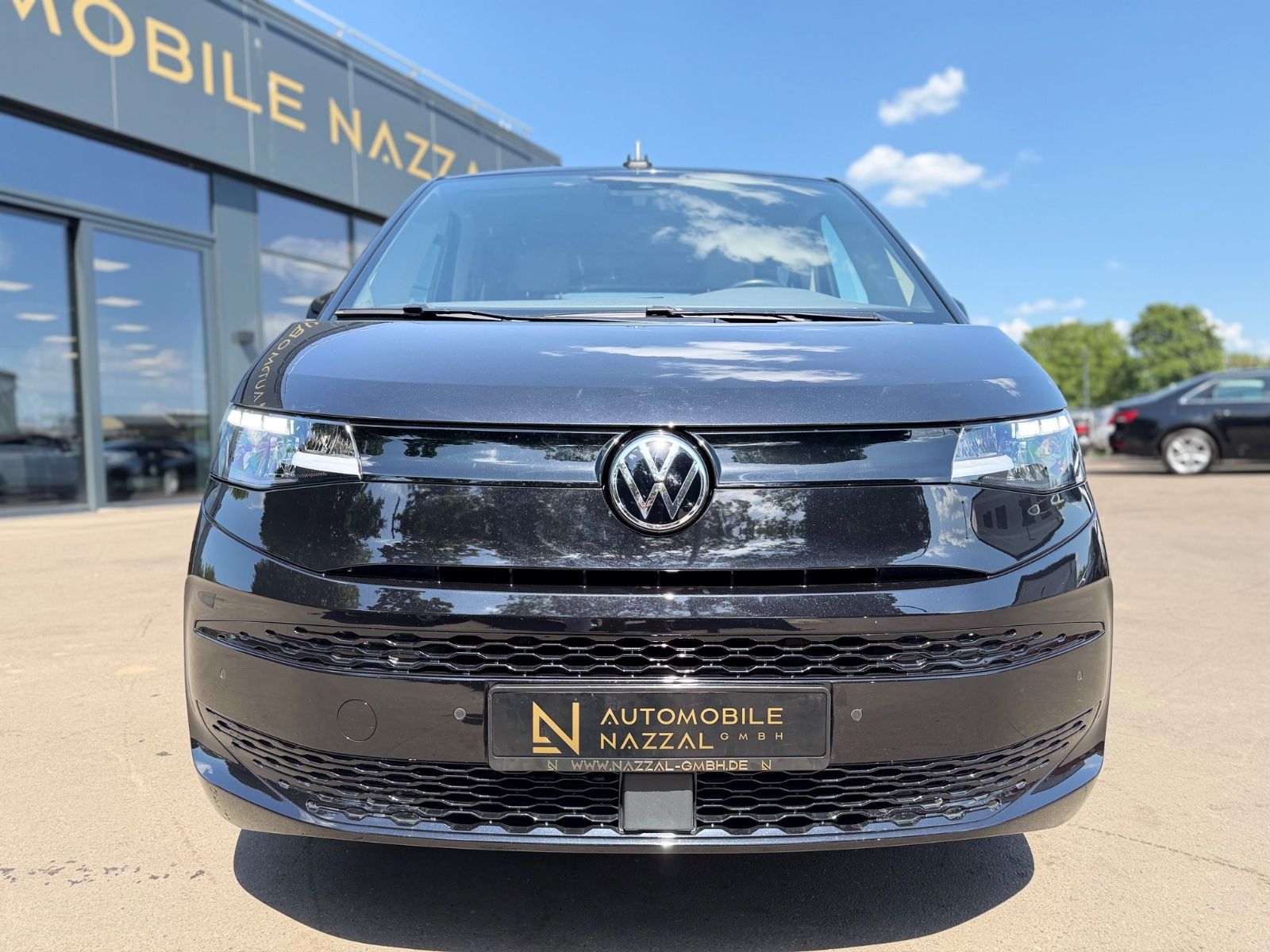 Fahrzeugabbildung Volkswagen T7 MULTIVAN*AUT.*2XSCHIEBETÜREN*AHK*LED*7.SITZER