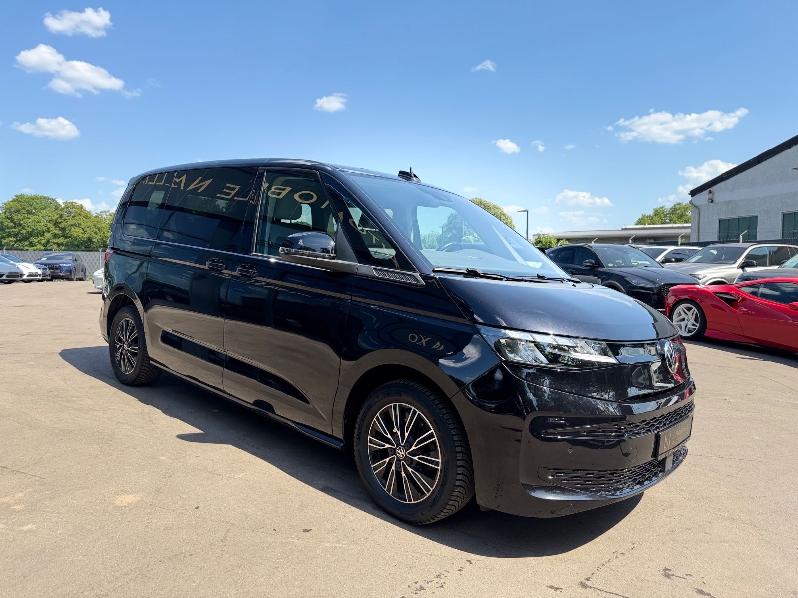 Fahrzeugabbildung Volkswagen T7 MULTIVAN*AUT.*2XSCHIEBETÜREN*AHK*LED*7.SITZER
