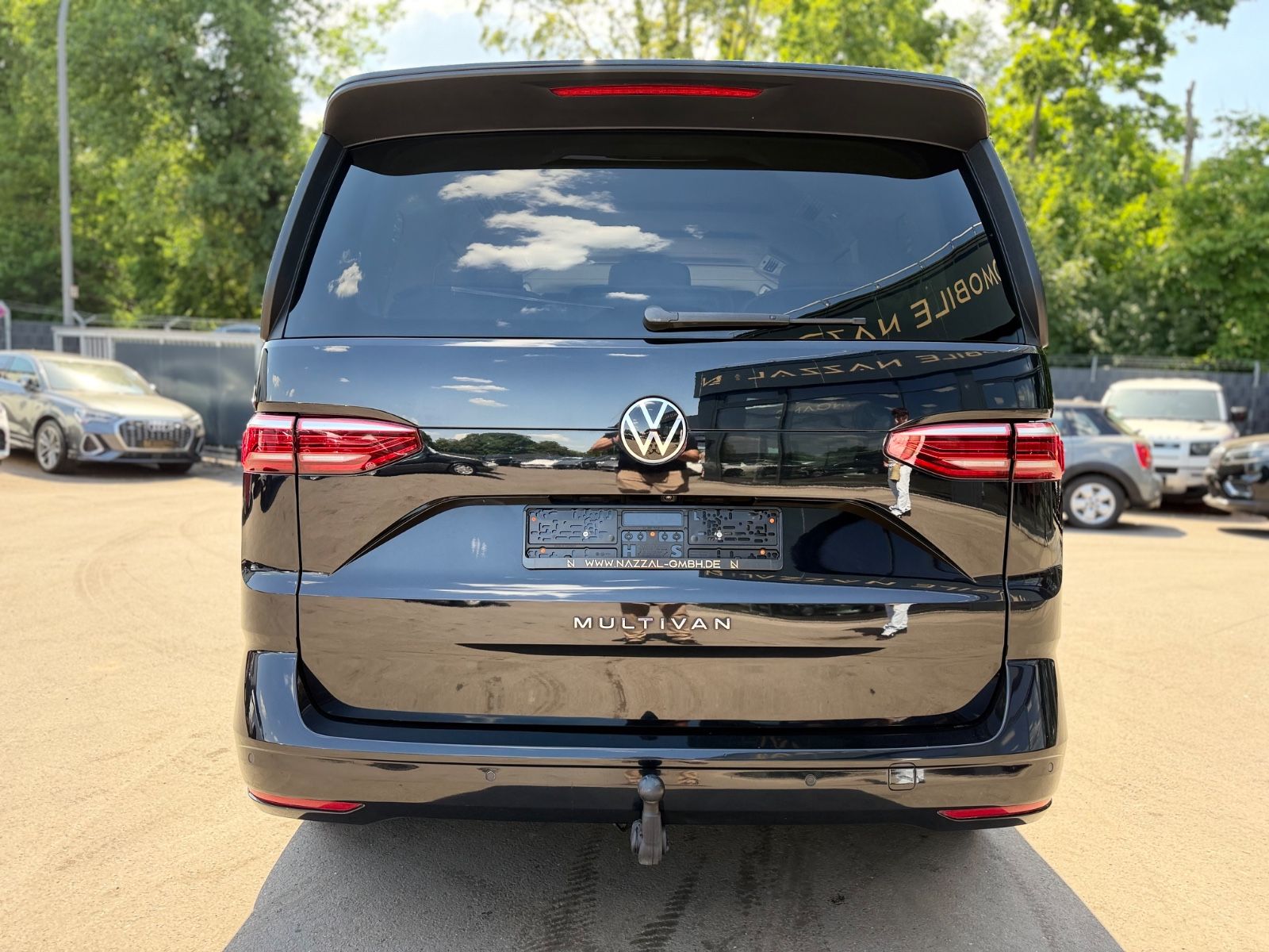 Fahrzeugabbildung Volkswagen T7 MULTIVAN*AUT.*2XSCHIEBETÜREN*AHK*LED*7.SITZER