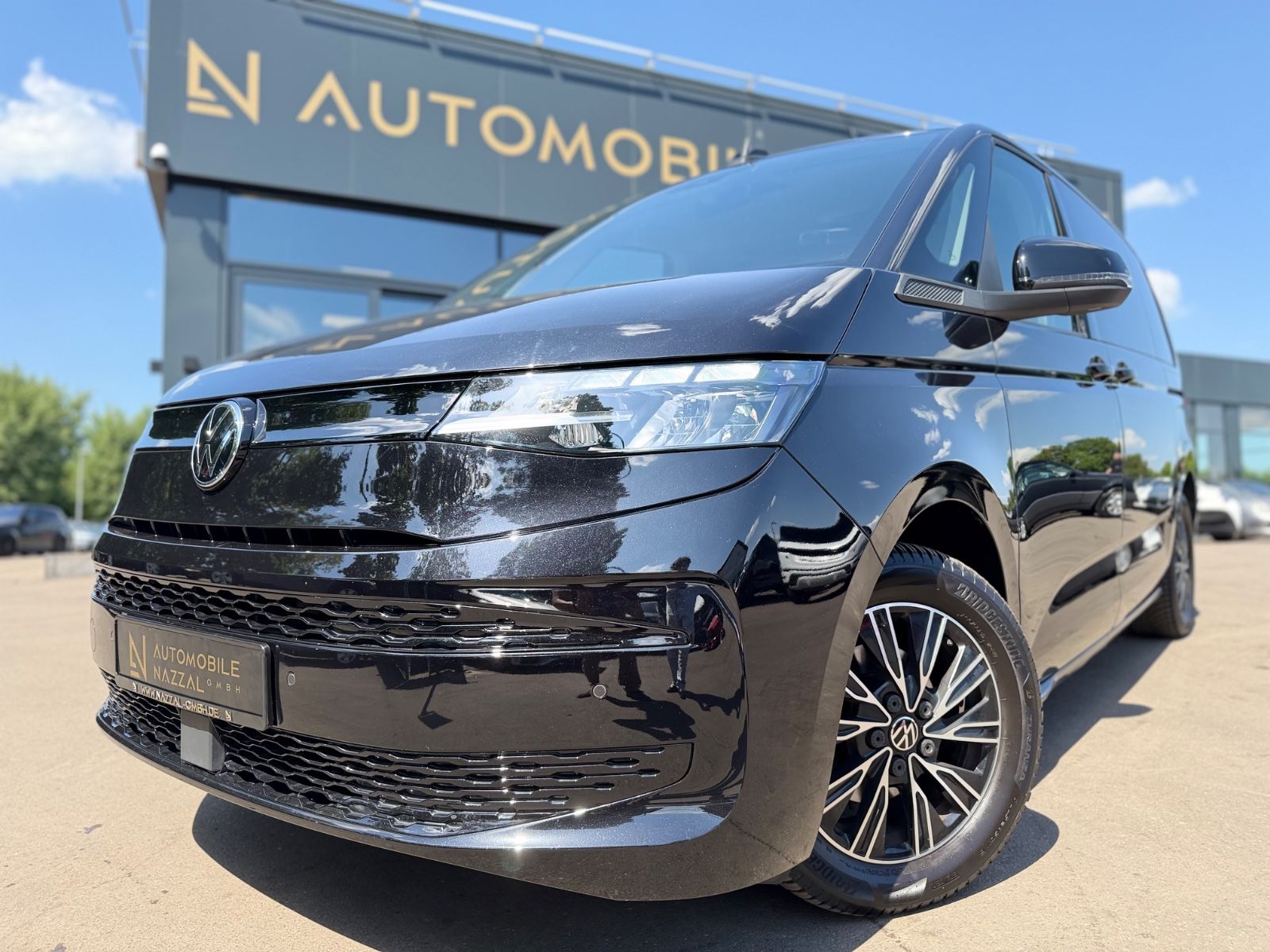 Fahrzeugabbildung Volkswagen T7 MULTIVAN*AUT.*2XSCHIEBETÜREN*AHK*LED*7.SITZER