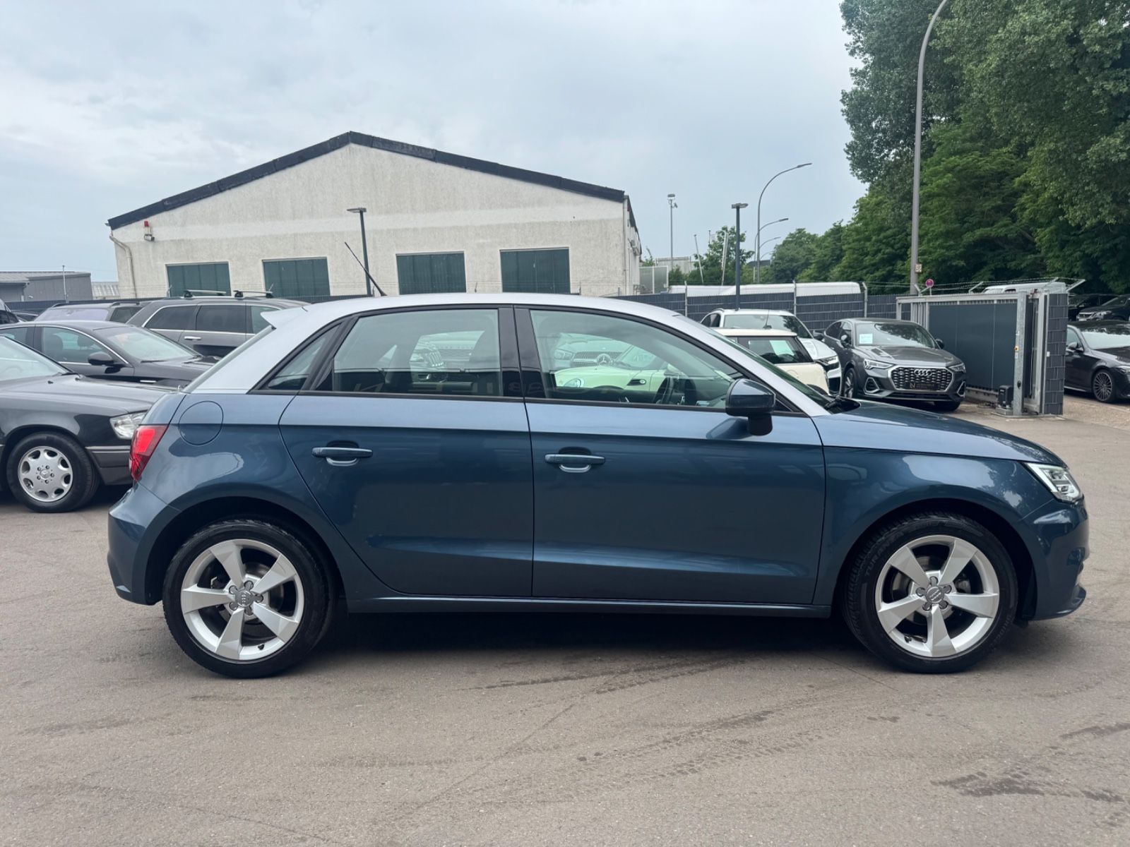 Fahrzeugabbildung Audi A1 SPORTBACK SPORT *AUT*KLIMA*SHZ*LED*NAVI*