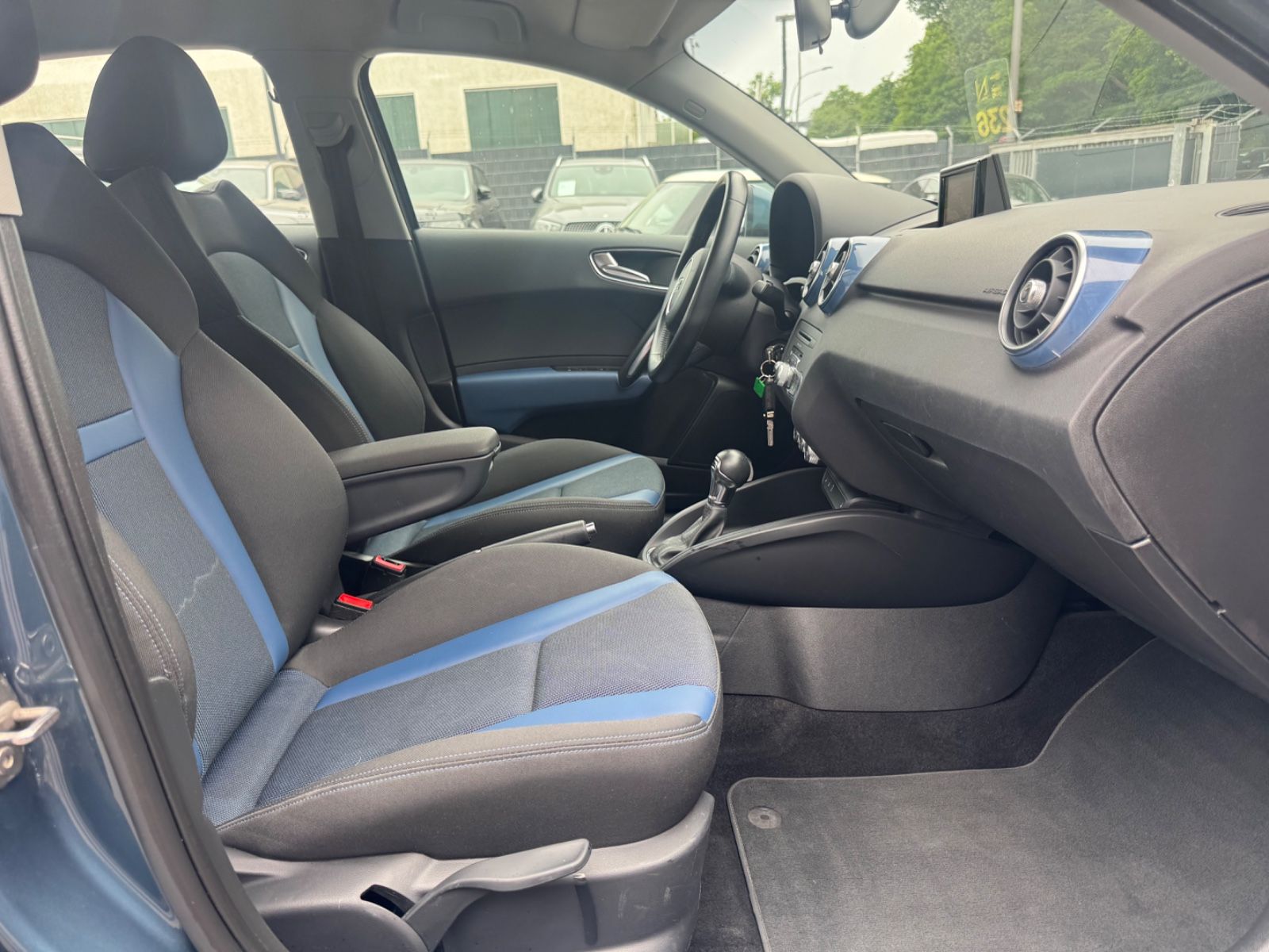 Fahrzeugabbildung Audi A1 SPORTBACK SPORT *AUT*KLIMA*SHZ*LED*NAVI*