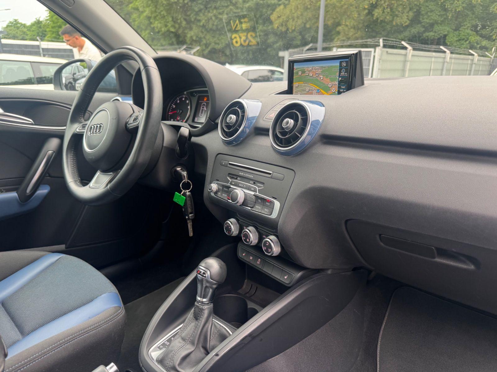 Fahrzeugabbildung Audi A1 SPORTBACK SPORT *AUT*KLIMA*SHZ*LED*NAVI*