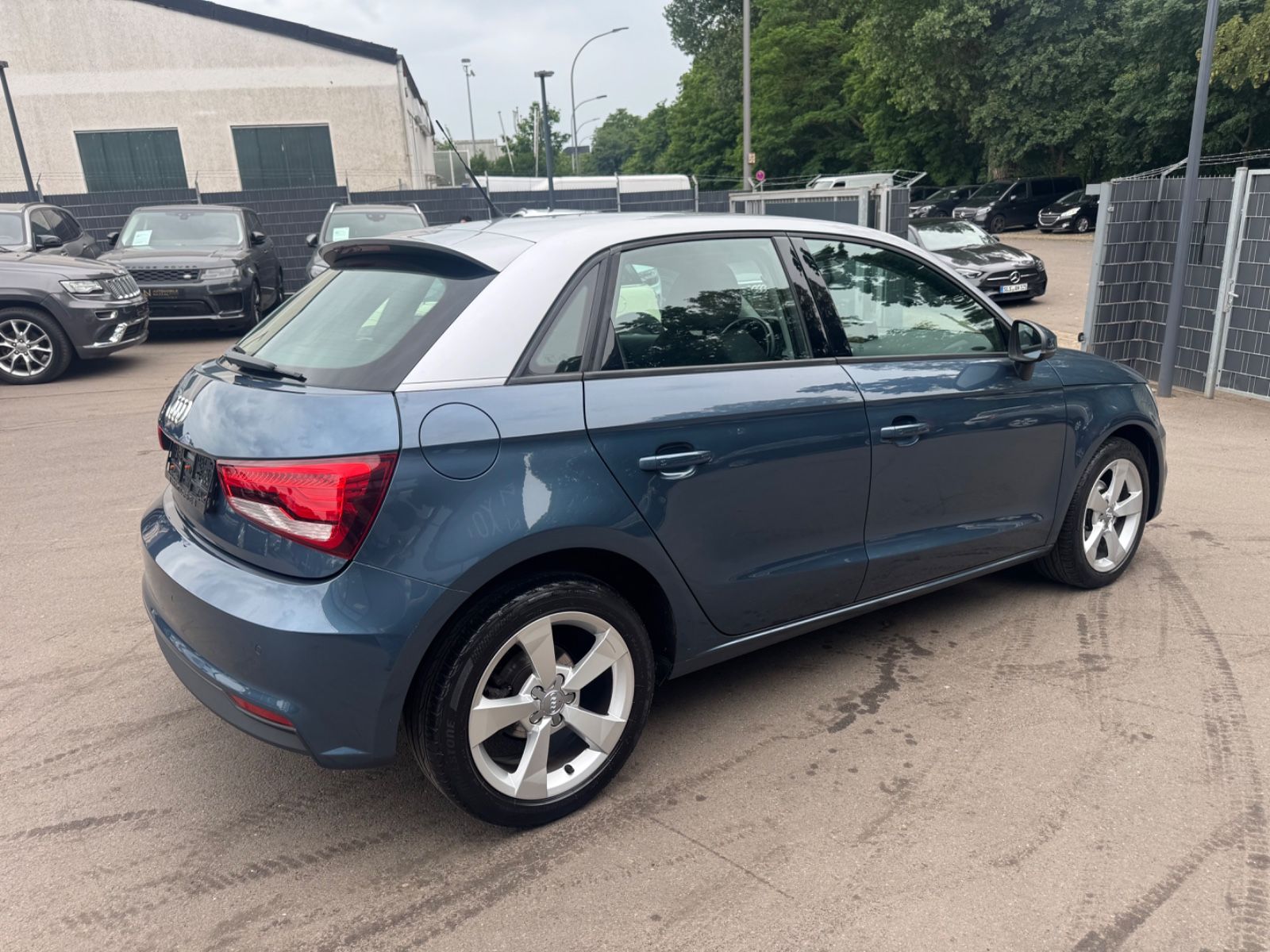 Fahrzeugabbildung Audi A1 SPORTBACK SPORT *AUT*KLIMA*SHZ*LED*NAVI*