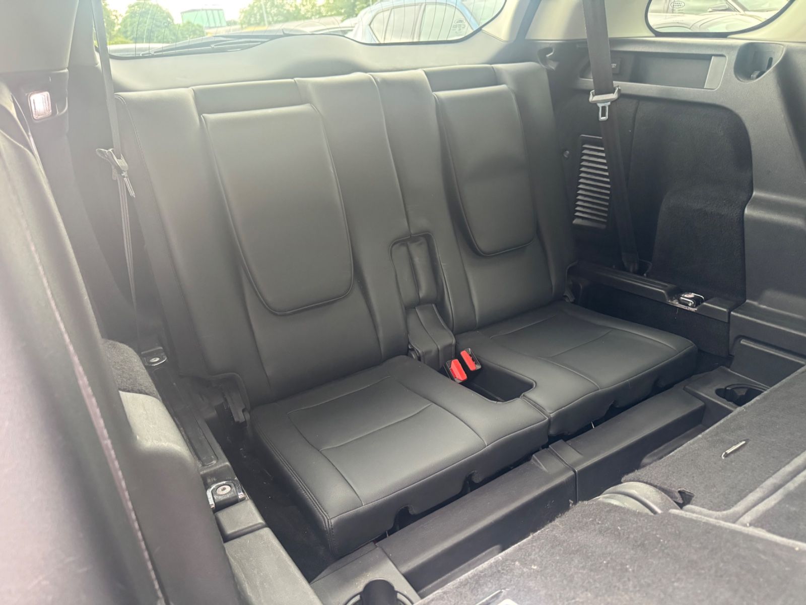 Fahrzeugabbildung Land Rover DISCOVERY SPORT SE AWD *BLACK PACK*AUT*NAVI*