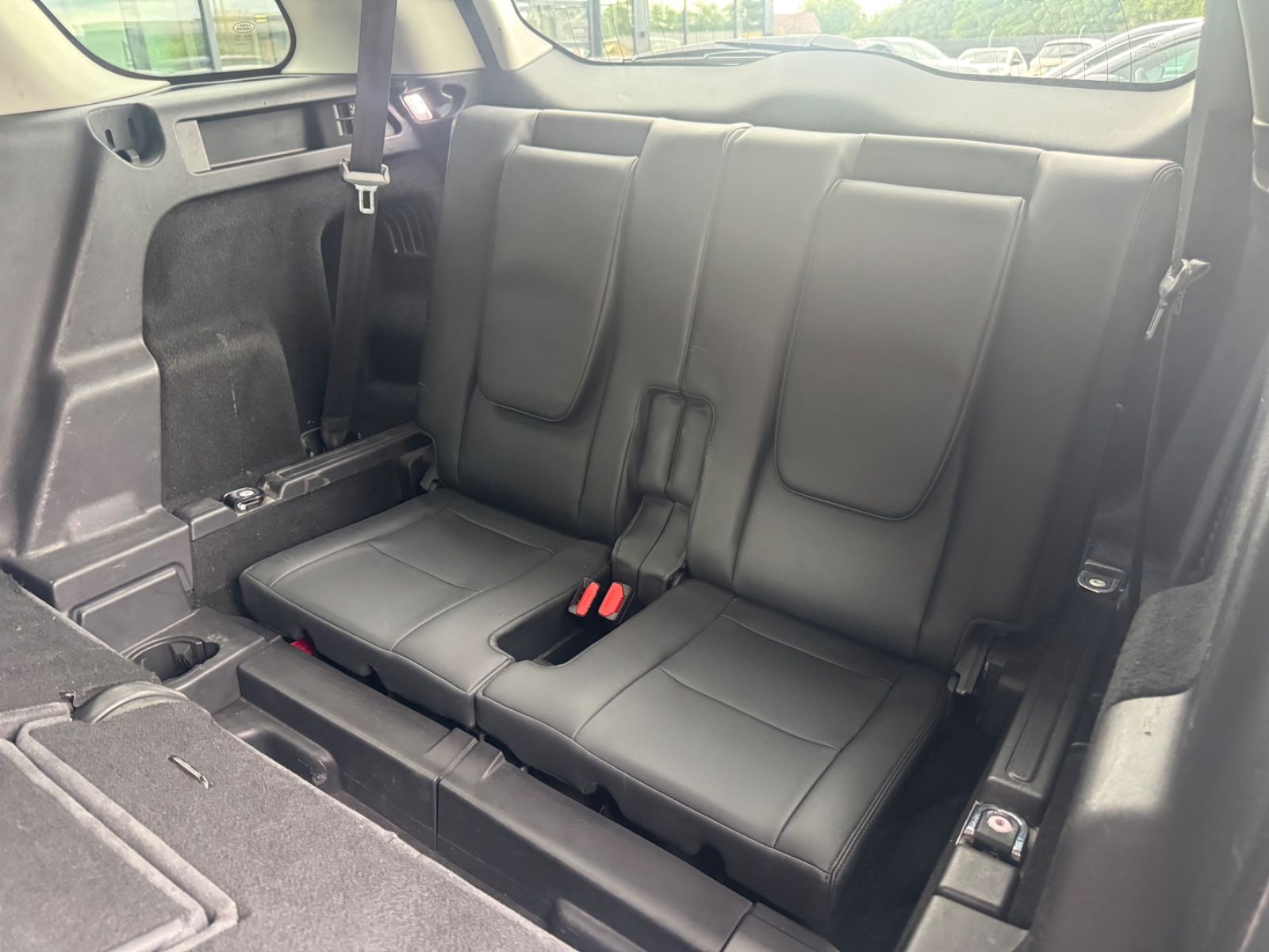 Fahrzeugabbildung Land Rover DISCOVERY SPORT SE AWD *BLACK PACK*AUT*NAVI*