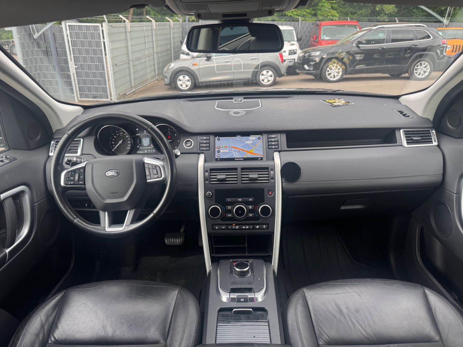 Fahrzeugabbildung Land Rover DISCOVERY SPORT SE AWD *BLACK PACK*AUT*NAVI*