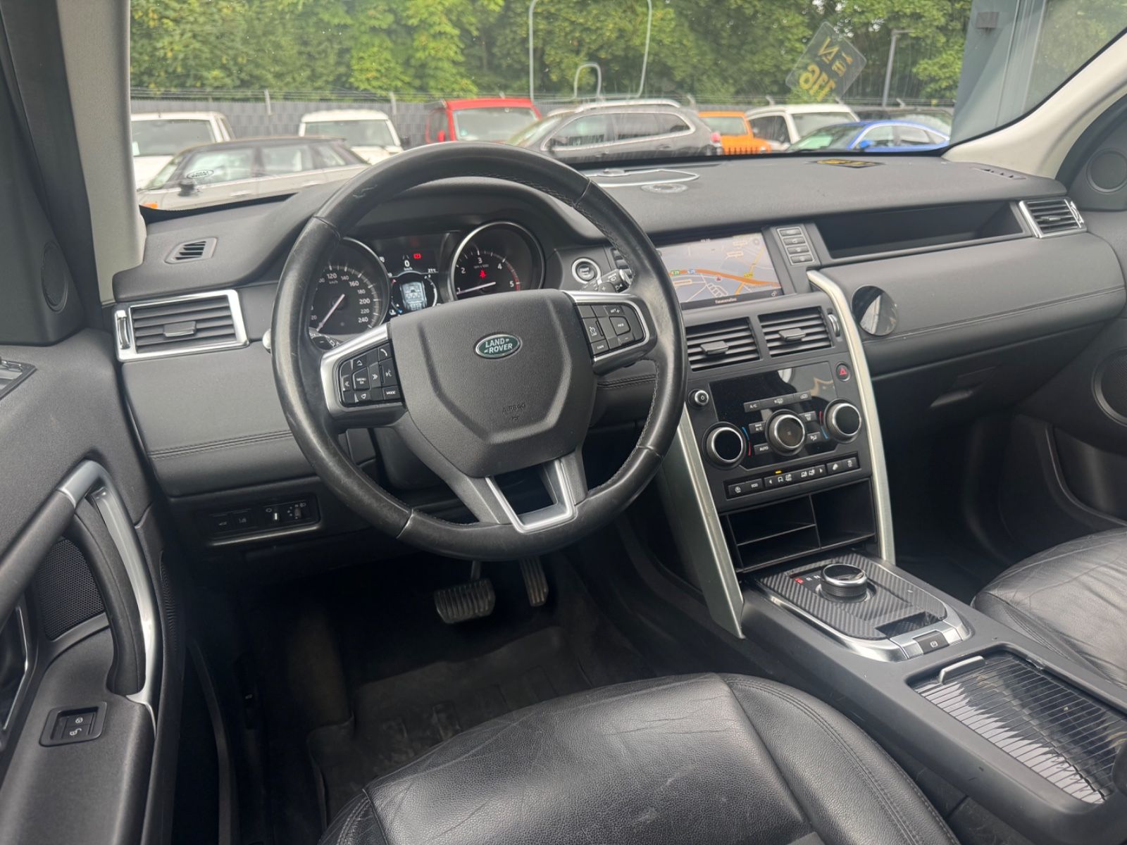 Fahrzeugabbildung Land Rover DISCOVERY SPORT SE AWD *BLACK PACK*AUT*NAVI*