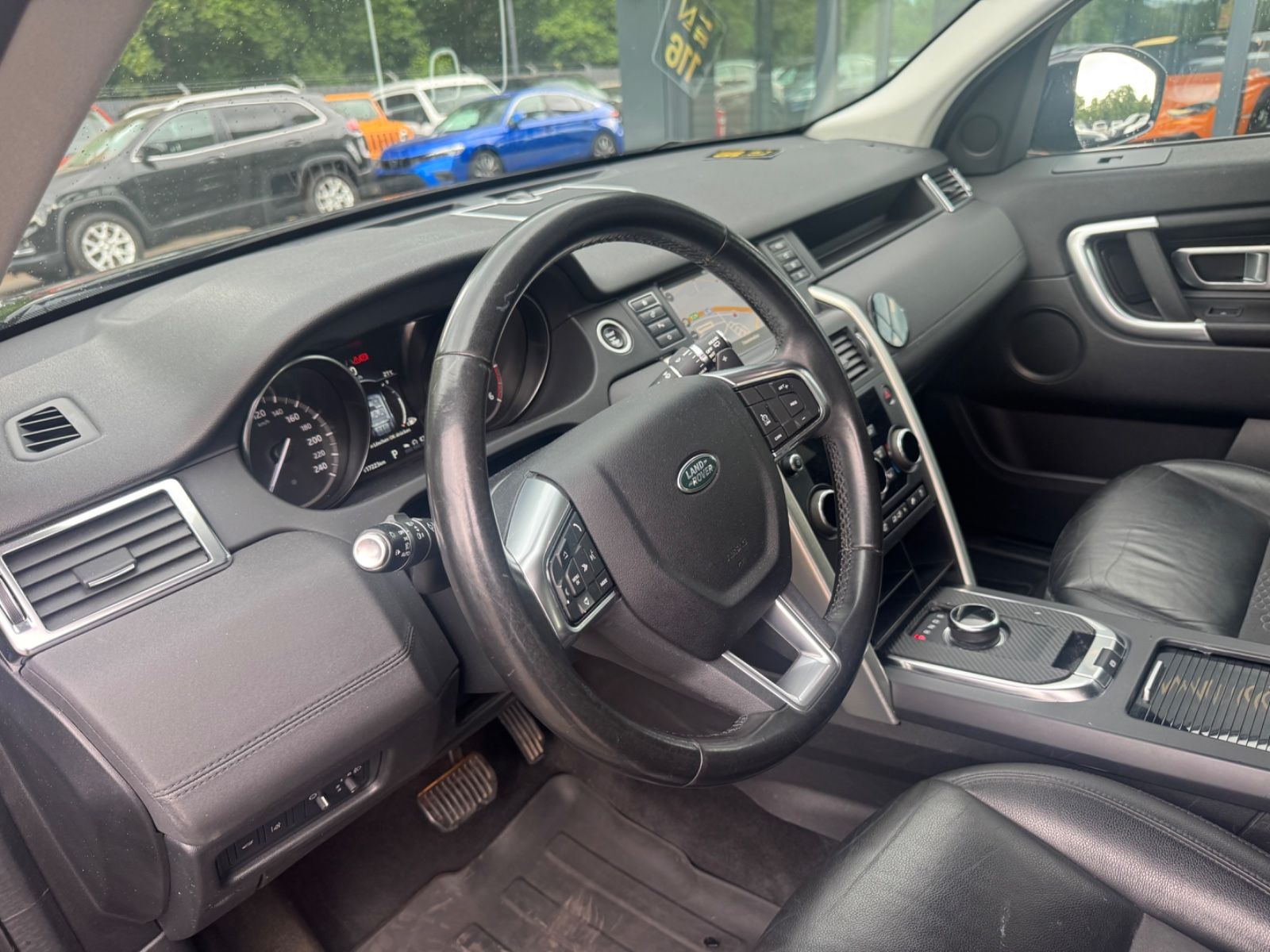Fahrzeugabbildung Land Rover DISCOVERY SPORT SE AWD *BLACK PACK*AUT*NAVI*