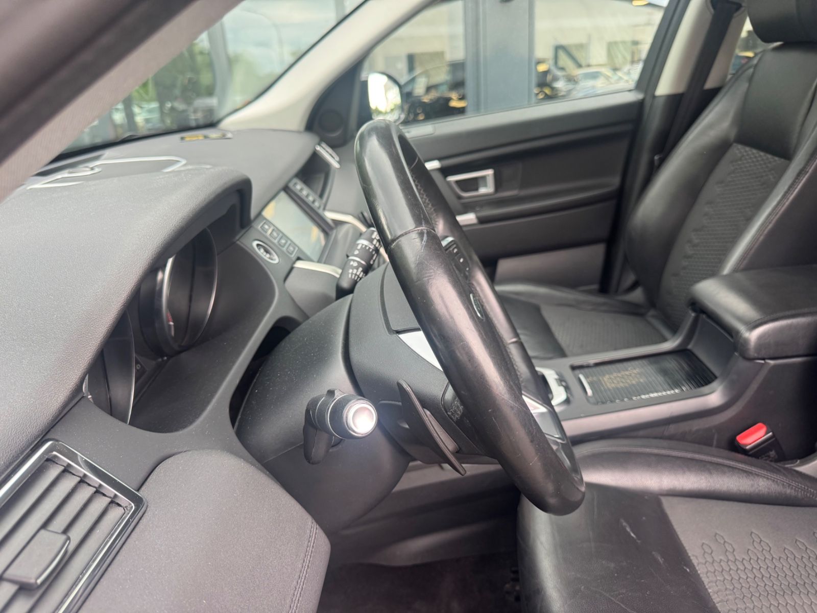 Fahrzeugabbildung Land Rover DISCOVERY SPORT SE AWD *BLACK PACK*AUT*NAVI*