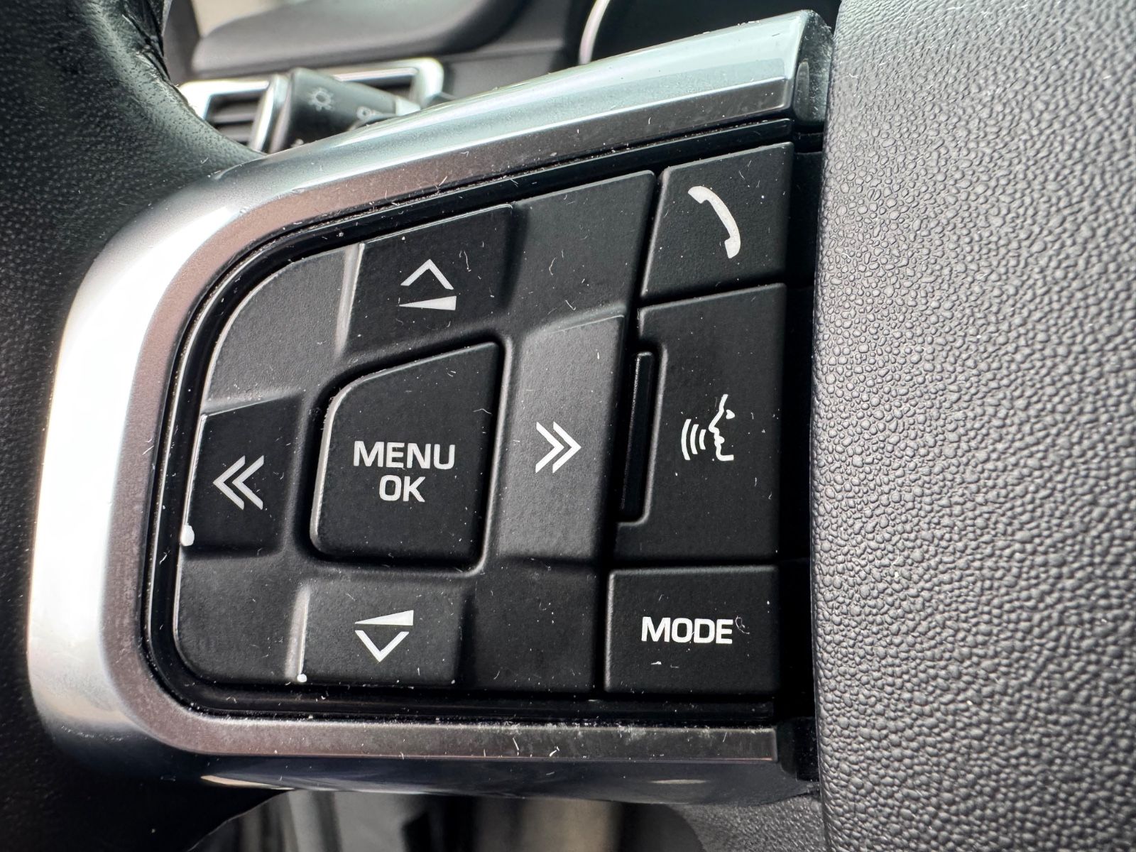Fahrzeugabbildung Land Rover DISCOVERY SPORT SE AWD *BLACK PACK*AUT*NAVI*