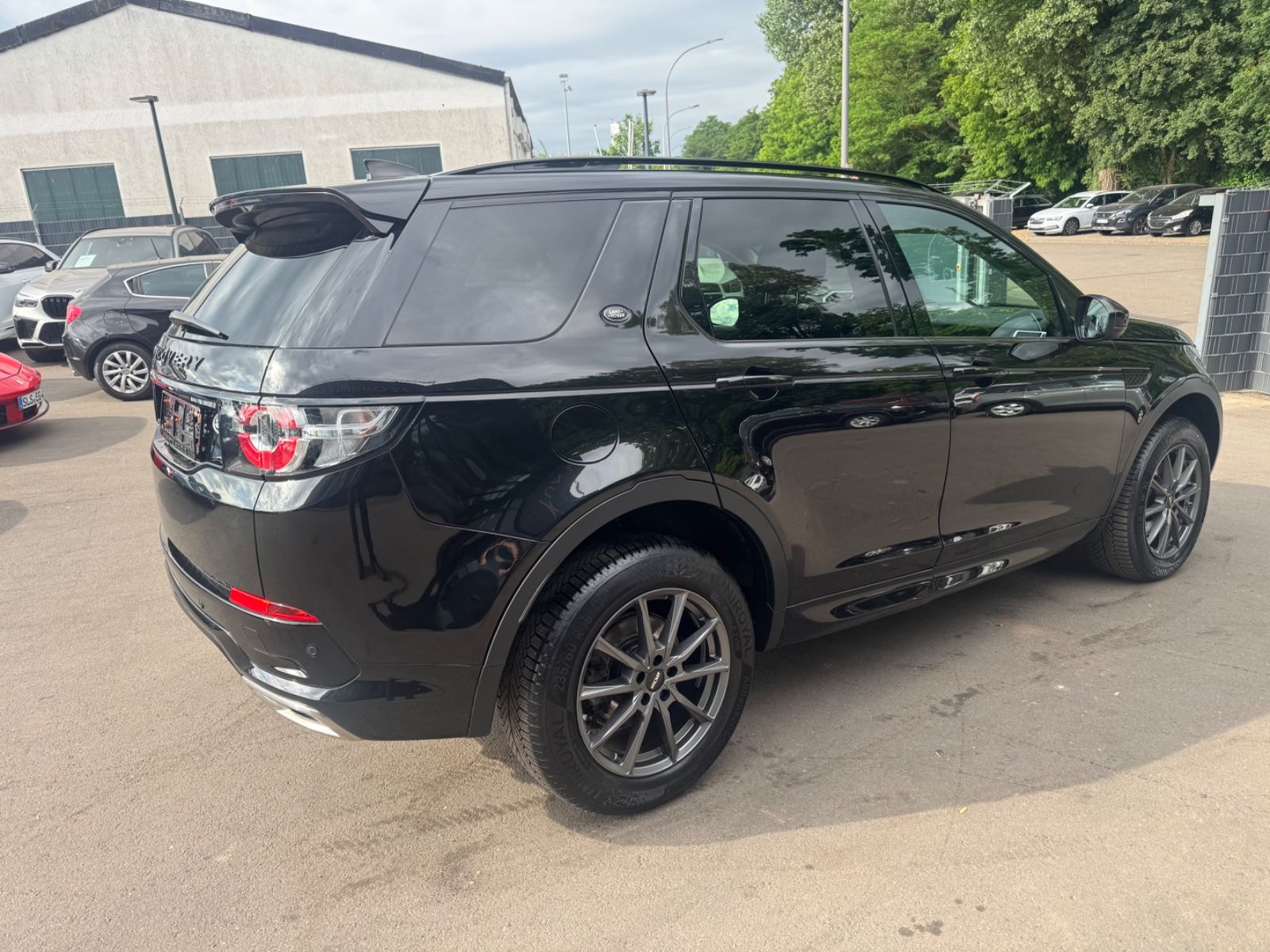 Fahrzeugabbildung Land Rover DISCOVERY SPORT SE AWD *BLACK PACK*AUT*NAVI*