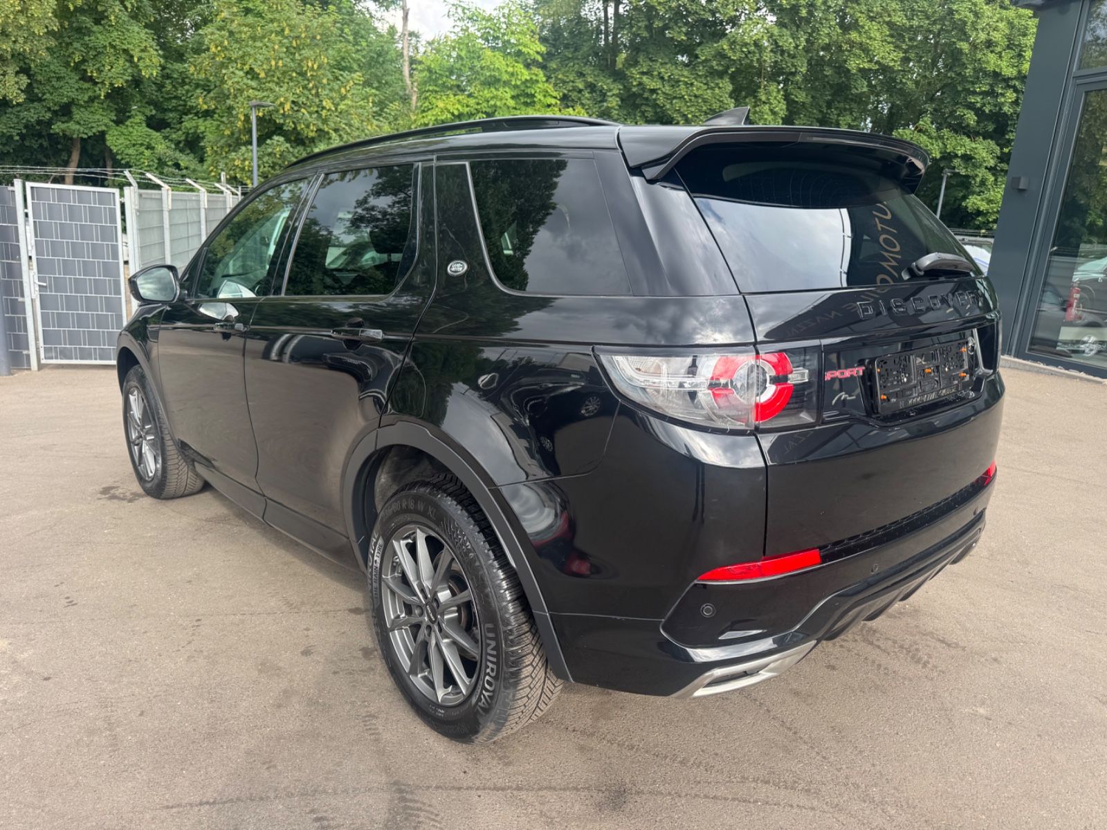 Fahrzeugabbildung Land Rover DISCOVERY SPORT SE AWD *BLACK PACK*AUT*NAVI*