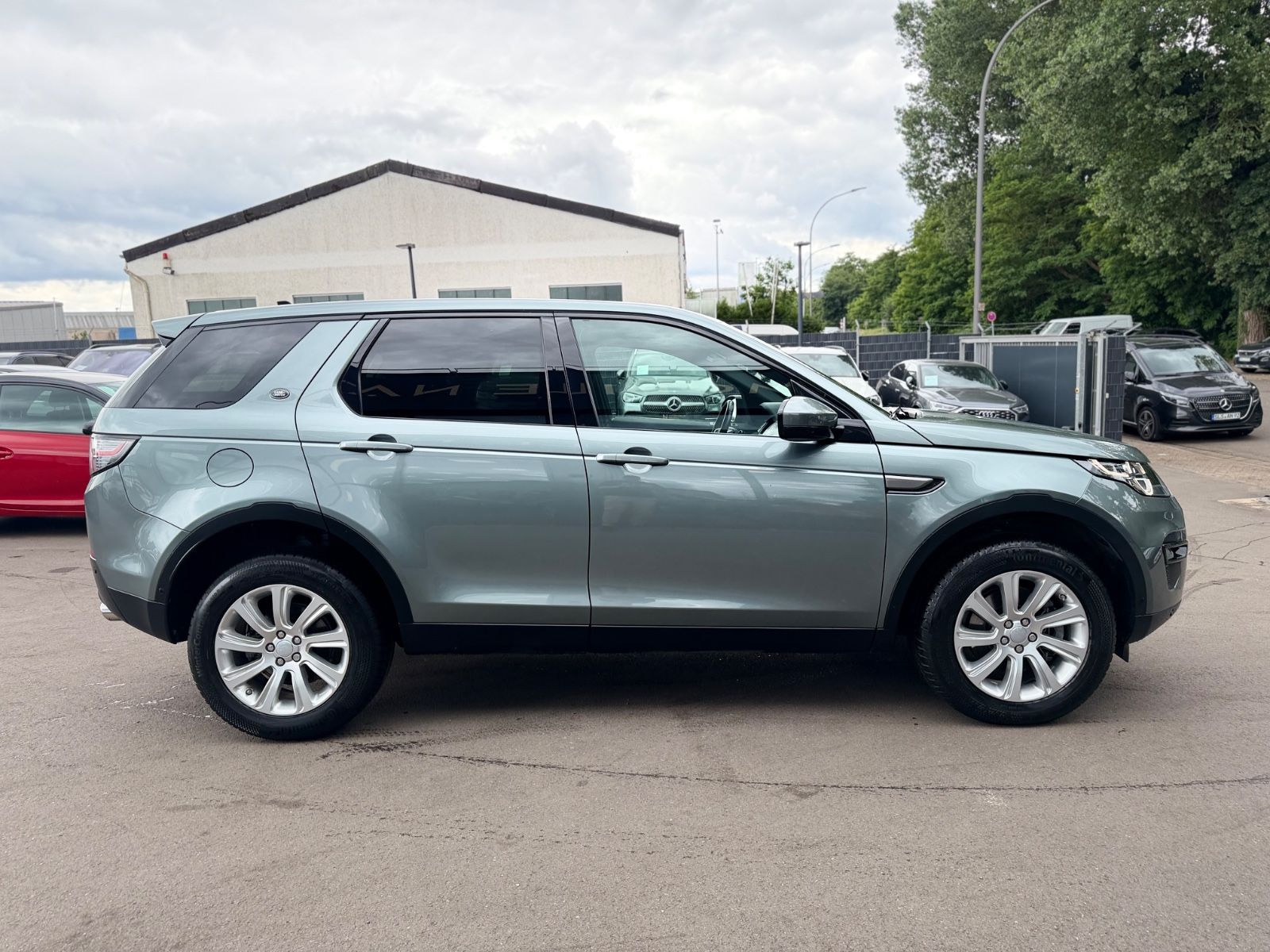 Fahrzeugabbildung Land Rover DISCOVERY SPORT SE AWD*AUT*XENON*AHK*NAVI*MERIDA
