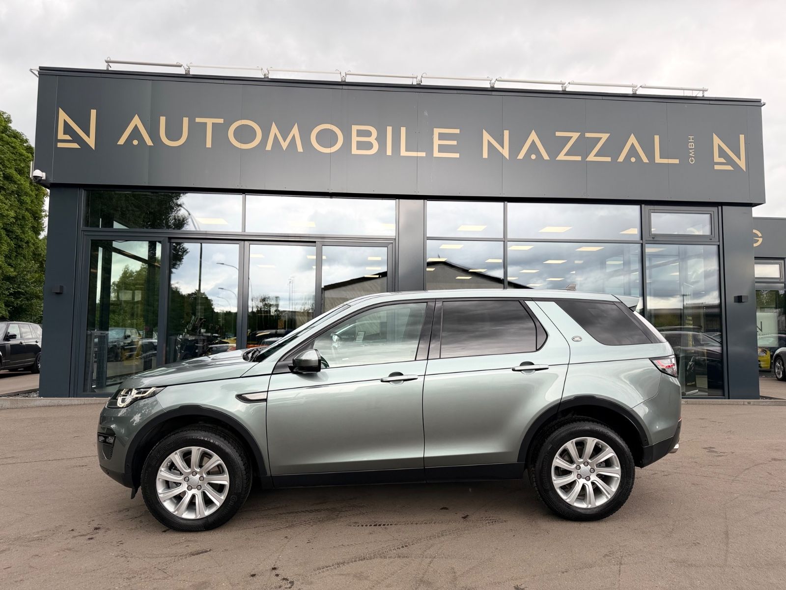 Fahrzeugabbildung Land Rover DISCOVERY SPORT SE AWD*AUT*XENON*AHK*NAVI*MERIDA