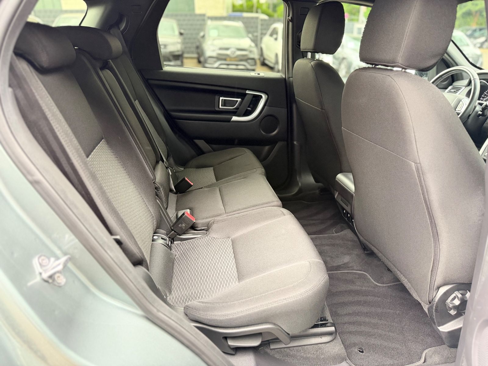 Fahrzeugabbildung Land Rover DISCOVERY SPORT SE AWD*AUT*XENON*AHK*NAVI*MERIDA